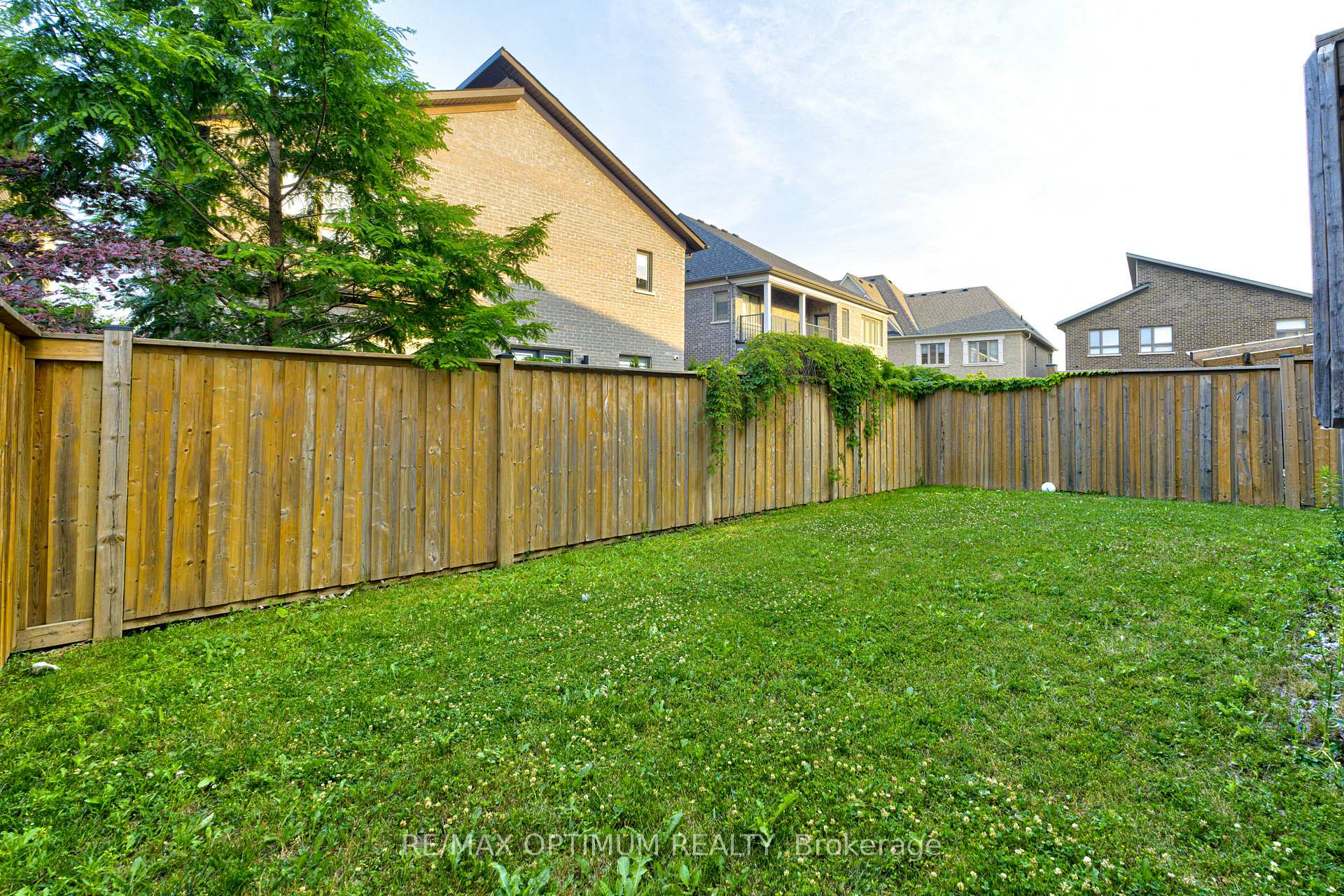 Photo 48 of 8 Lyle Way, Brampton, Credit Valley — HOMEH