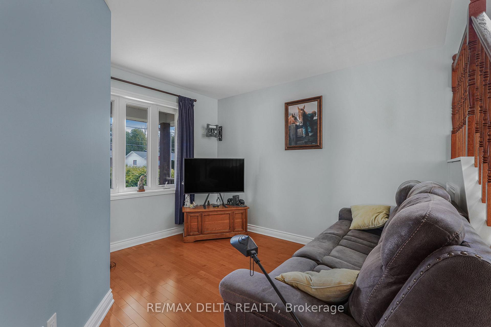 Photo 7 of 2567 Cleroux Crescent, Ottawa, Blackburn Hamlet (South) — HOMEH