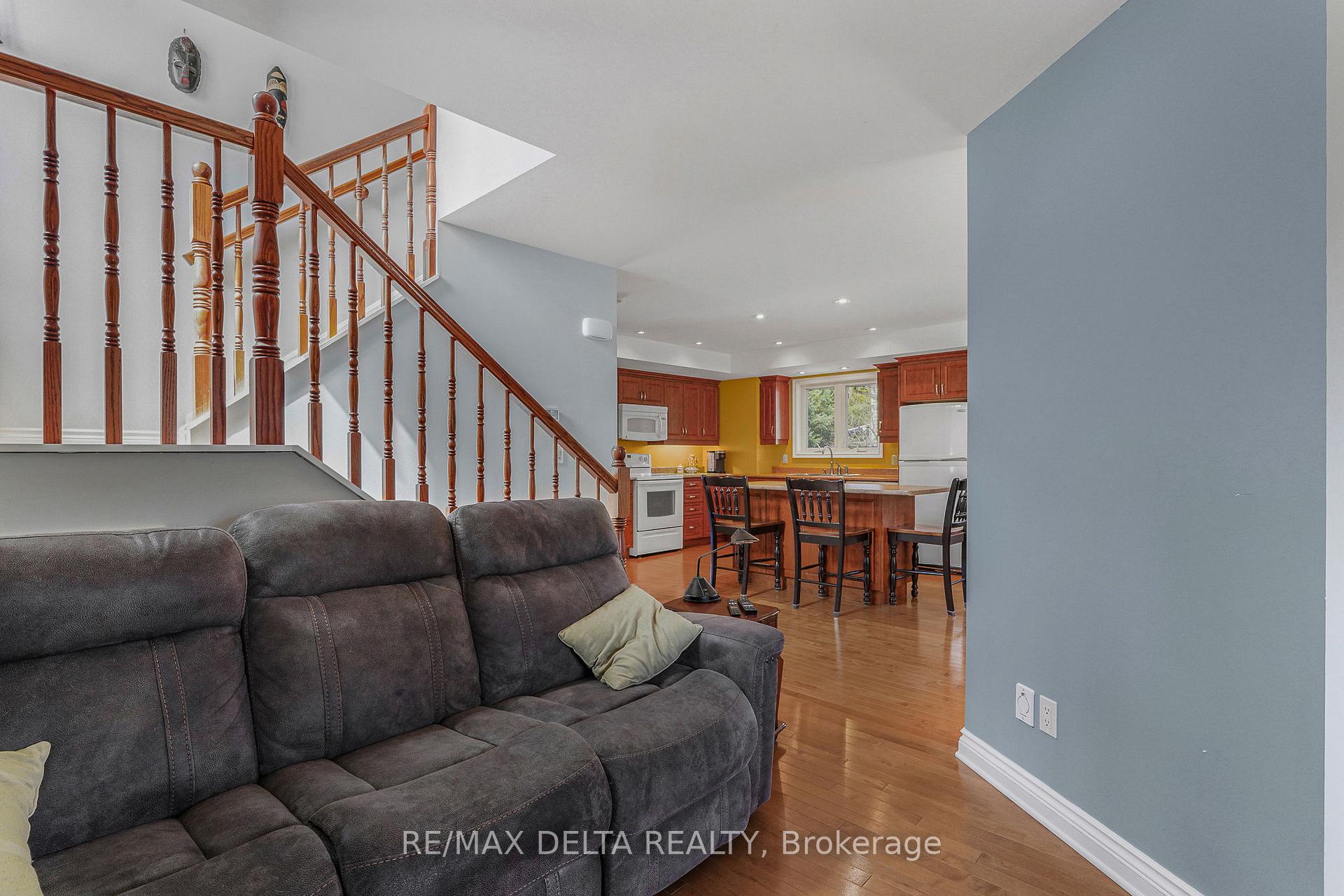 Photo 8 of 2567 Cleroux Crescent, Ottawa, Blackburn Hamlet (South) — HOMEH