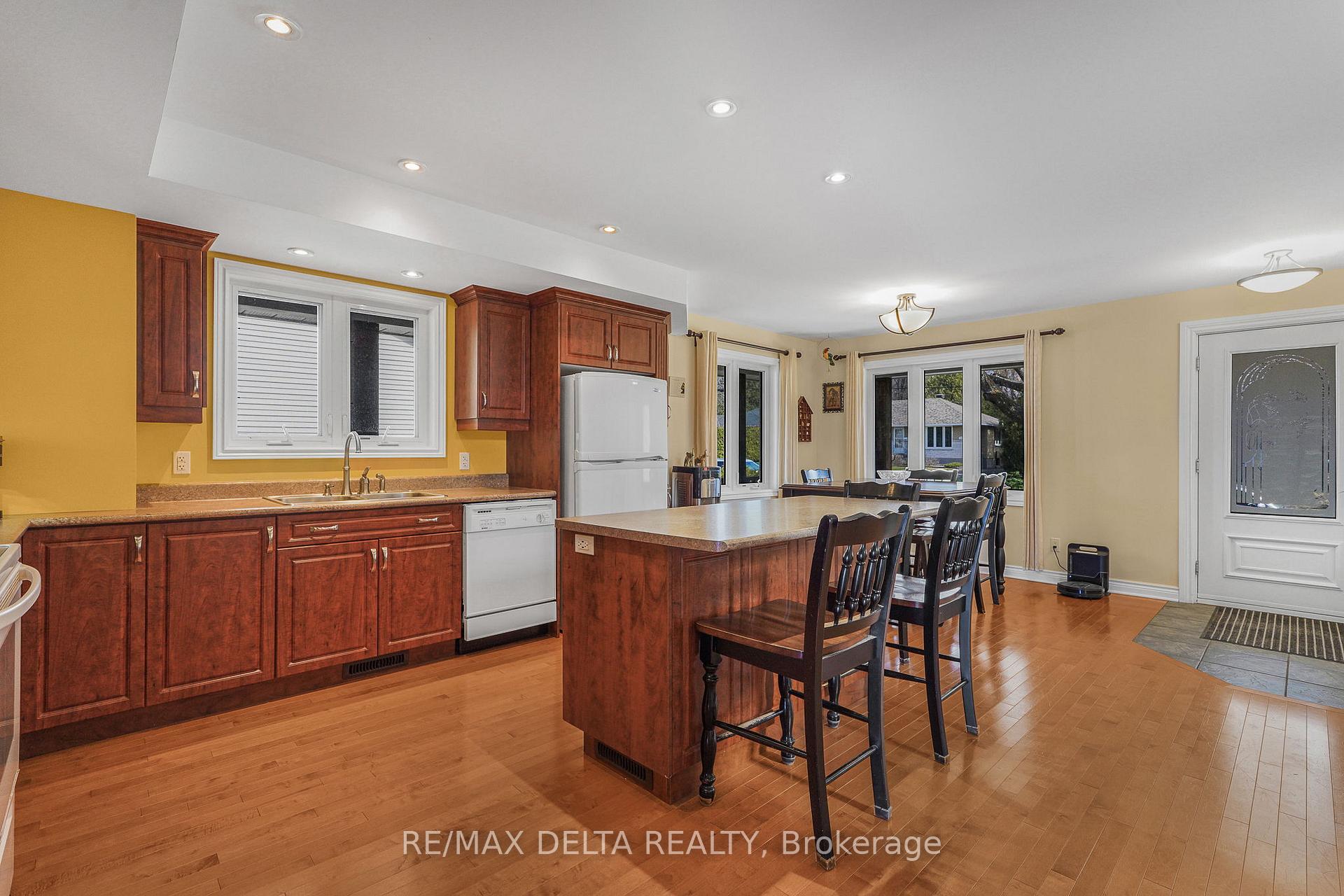 Photo 12 of 2567 Cleroux Crescent, Ottawa, Blackburn Hamlet (South) — HOMEH