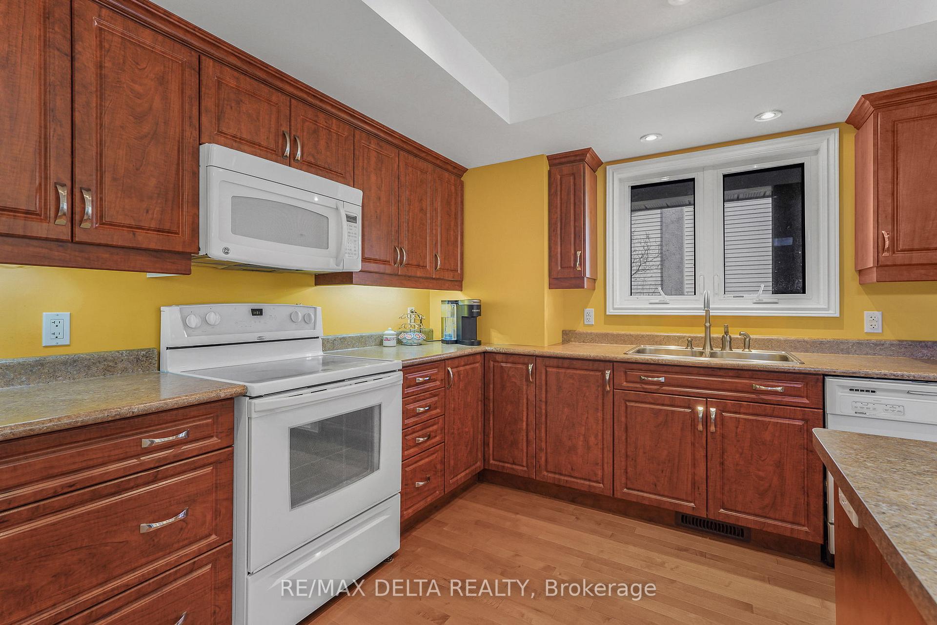 Photo 13 of 2567 Cleroux Crescent, Ottawa, Blackburn Hamlet (South) — HOMEH