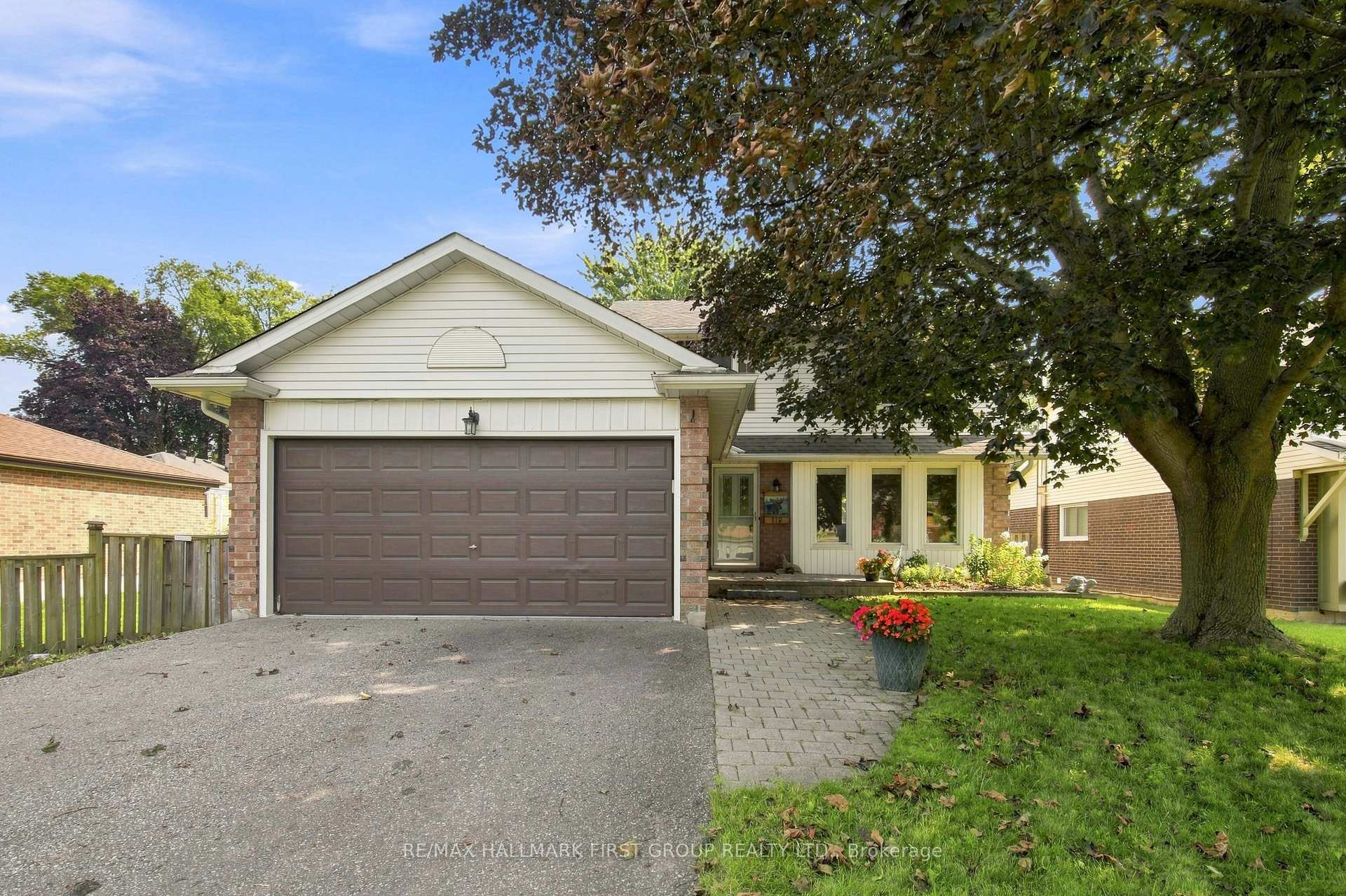 Photo 2 of 119 Frederick Street, Whitby, Blue Grass Meadows — HOMEH