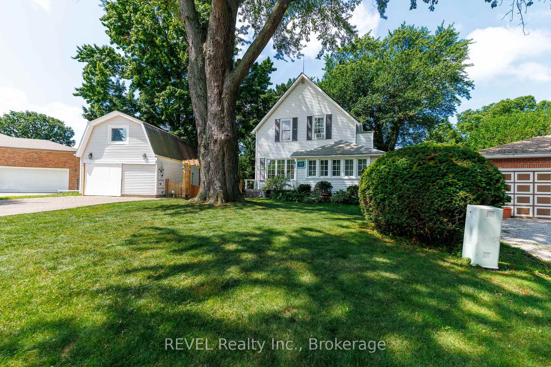Photo 1 of 2791 Neptune Crescent, Niagara Falls, Stamford — HOMEH