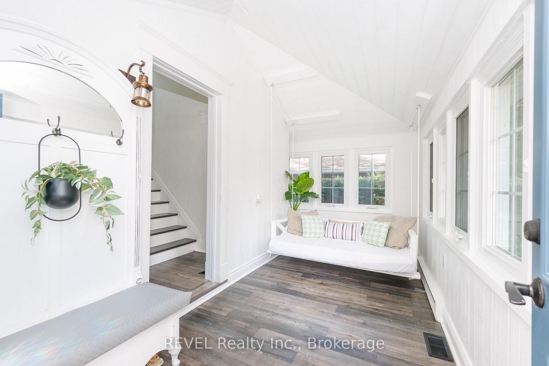 Photo 5 of 2791 Neptune Crescent, Niagara Falls, Stamford — HOMEH