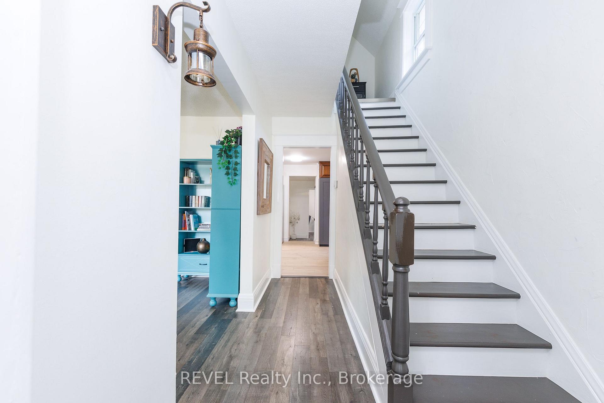 Photo 6 of 2791 Neptune Crescent, Niagara Falls, Stamford — HOMEH
