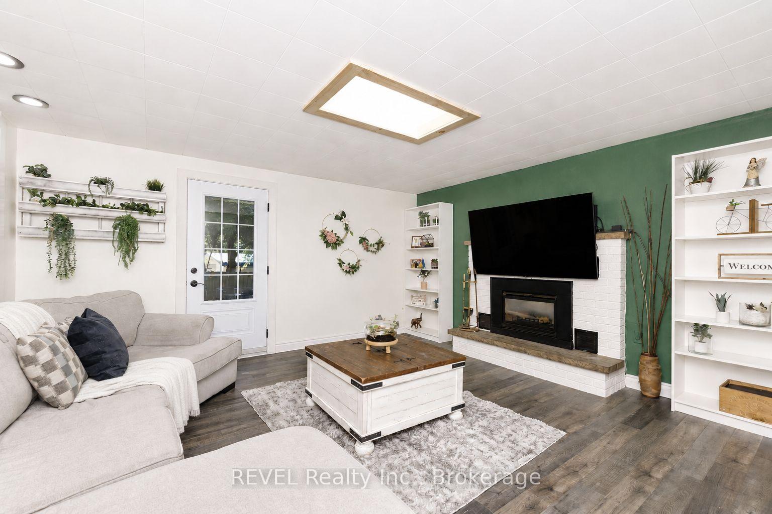 Photo 11 of 2791 Neptune Crescent, Niagara Falls, Stamford — HOMEH
