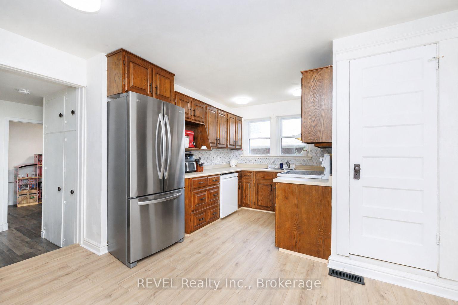 Photo 12 of 2791 Neptune Crescent, Niagara Falls, Stamford — HOMEH