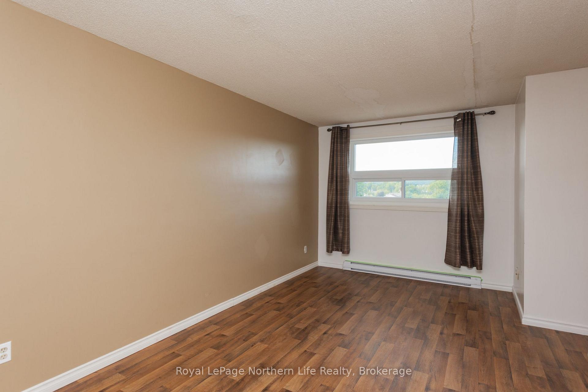 Photo 4 of Unit 407, 330 Sixth Avenue W, North Bay, Central — HOMEH