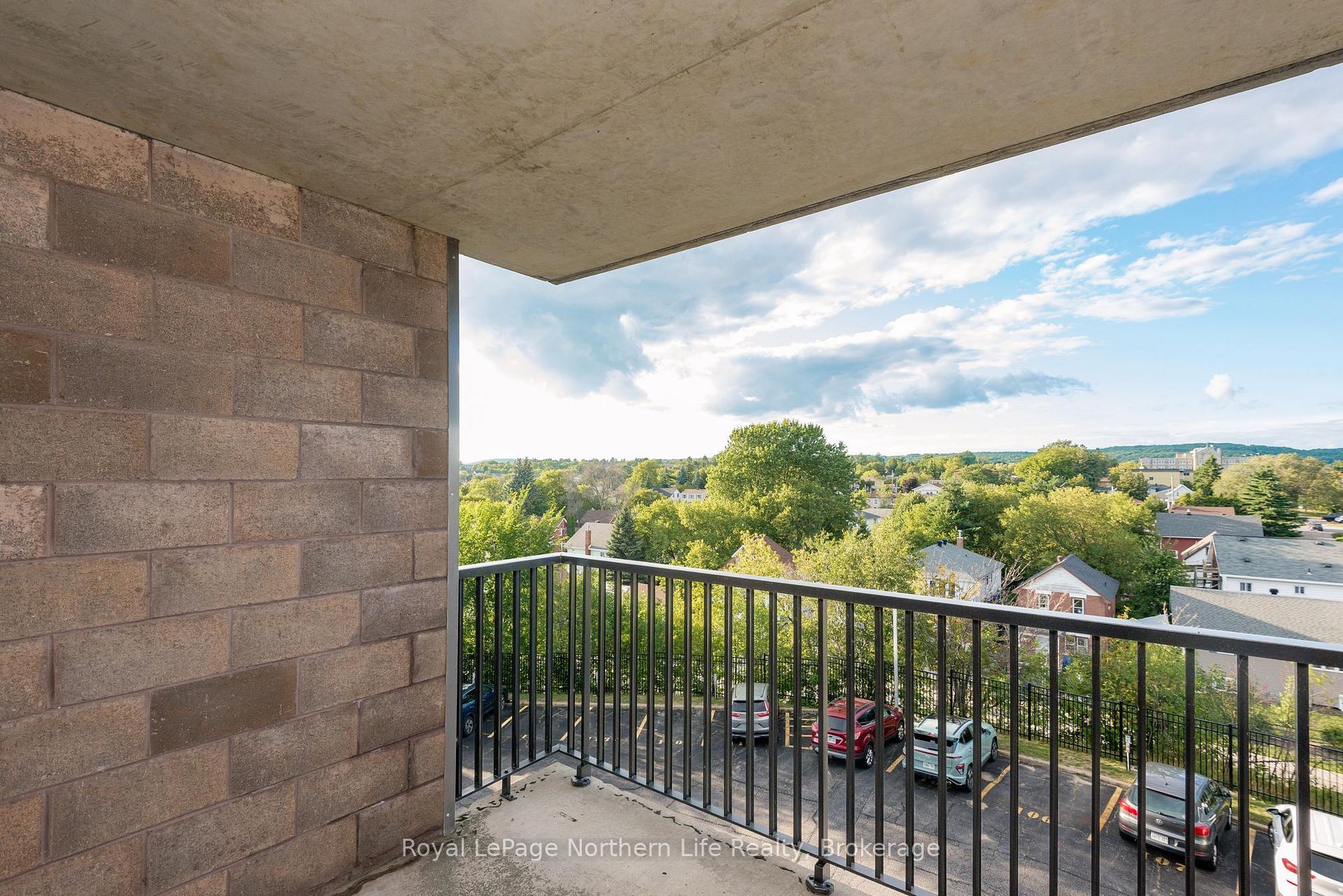 Photo 10 of Unit 407, 330 Sixth Avenue W, North Bay, Central — HOMEH