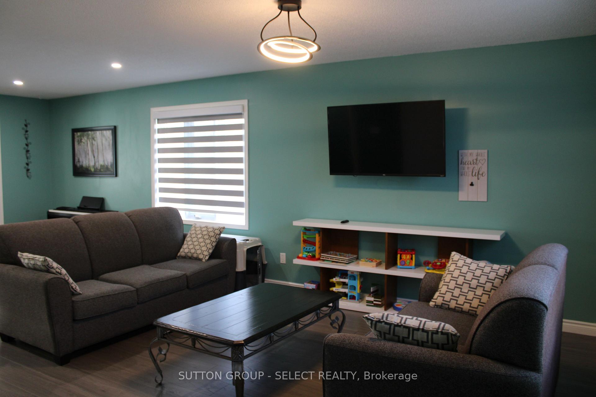 Photo 3 of 234 Parkview Drive, Strathroy-Caradoc, SE — HOMEH