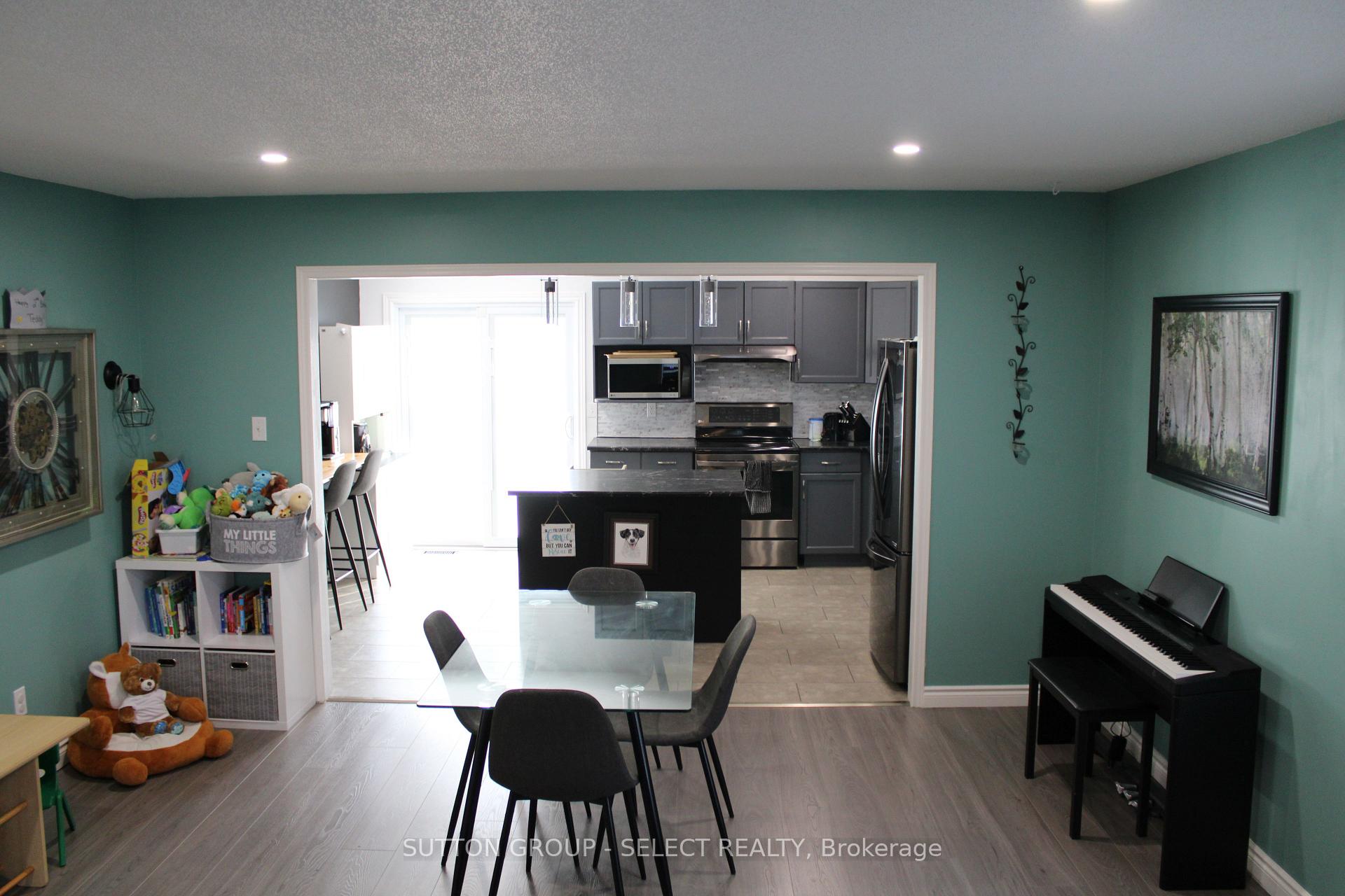 Photo 4 of 234 Parkview Drive, Strathroy-Caradoc, SE — HOMEH