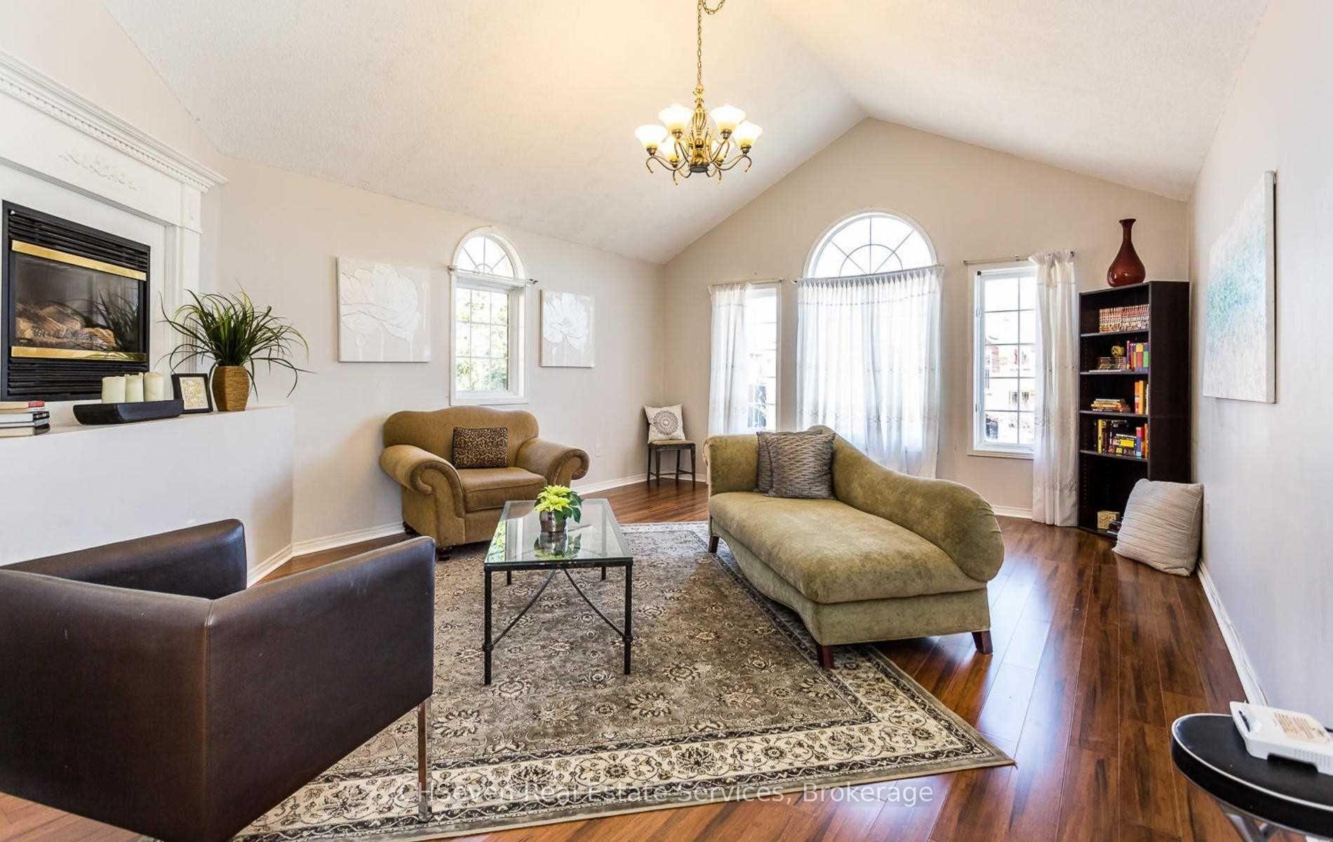 Photo 8 of 113 White Tail Crescent, Brampton, Fletcher's West — HOMEH