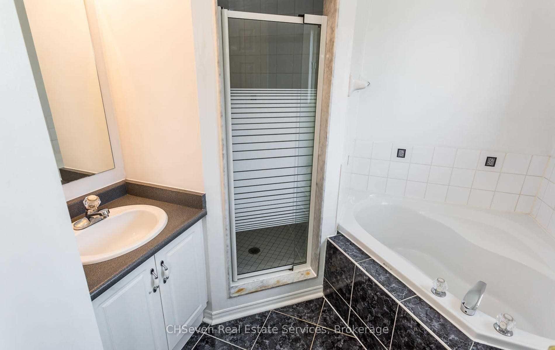 Photo 10 of 113 White Tail Crescent, Brampton, Fletcher's West — HOMEH