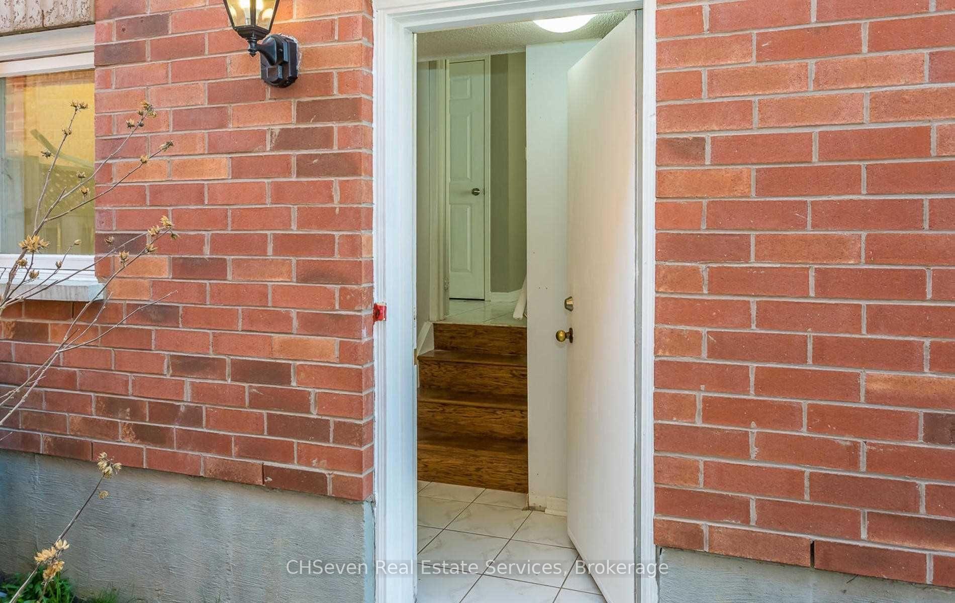 Photo 18 of 113 White Tail Crescent, Brampton, Fletcher's West — HOMEH