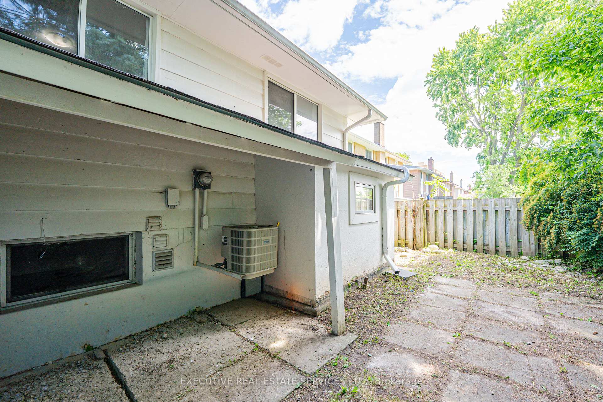 Photo 39 of 77 Overlea Drive, Kitchener, Meinzinger — HOMEH