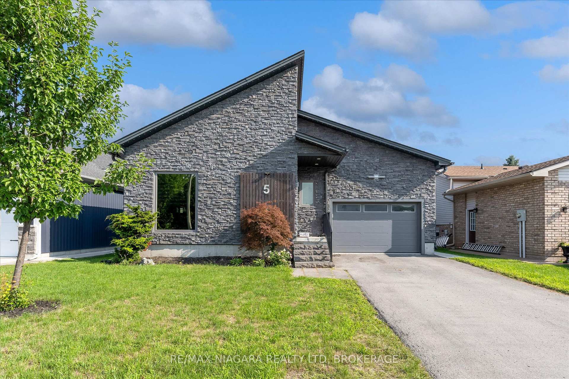 Photo 3 of 5 Heron Pointe Road, Port Colborne, Sugarloaf — HOMEH