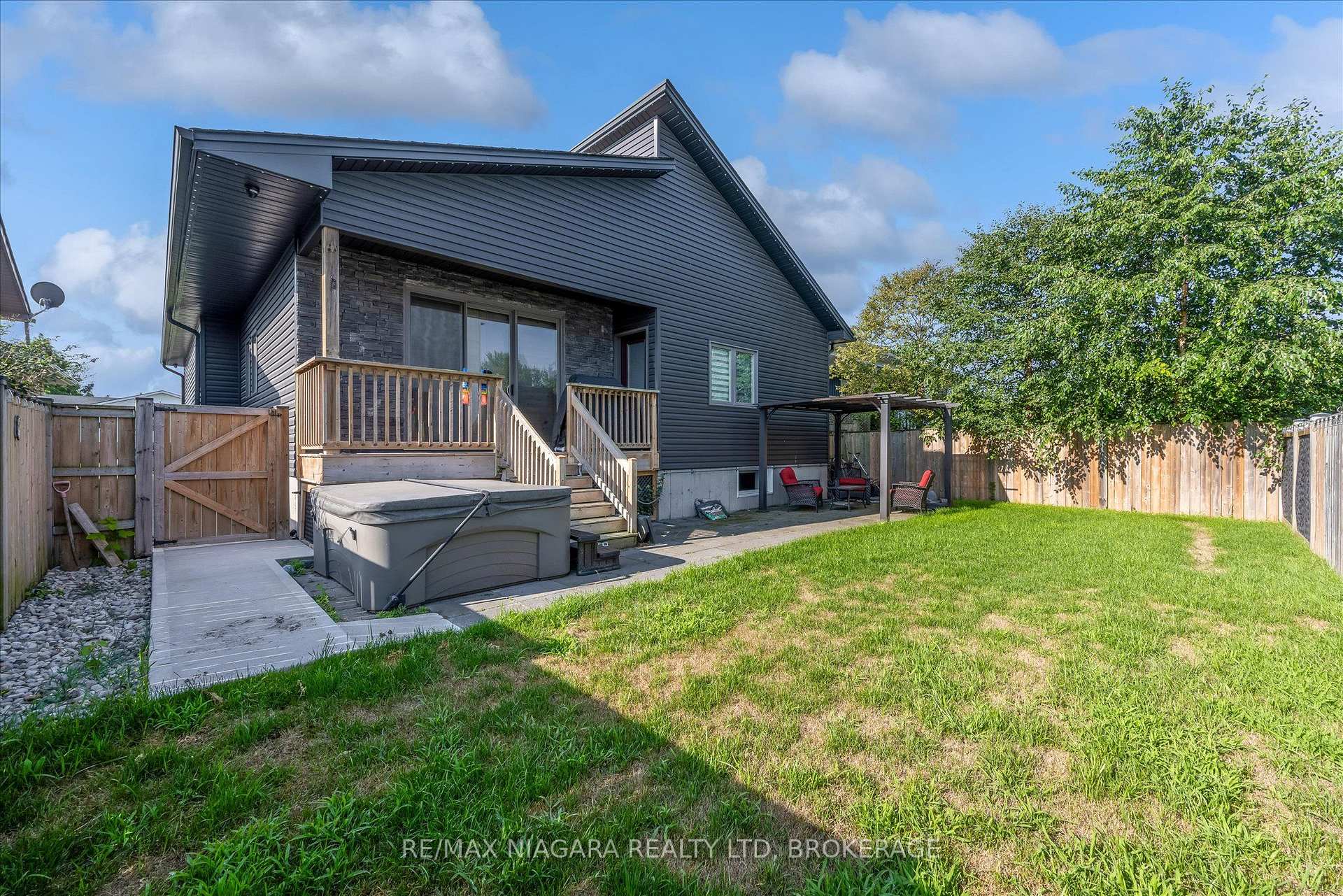Photo 8 of 5 Heron Pointe Road, Port Colborne, Sugarloaf — HOMEH