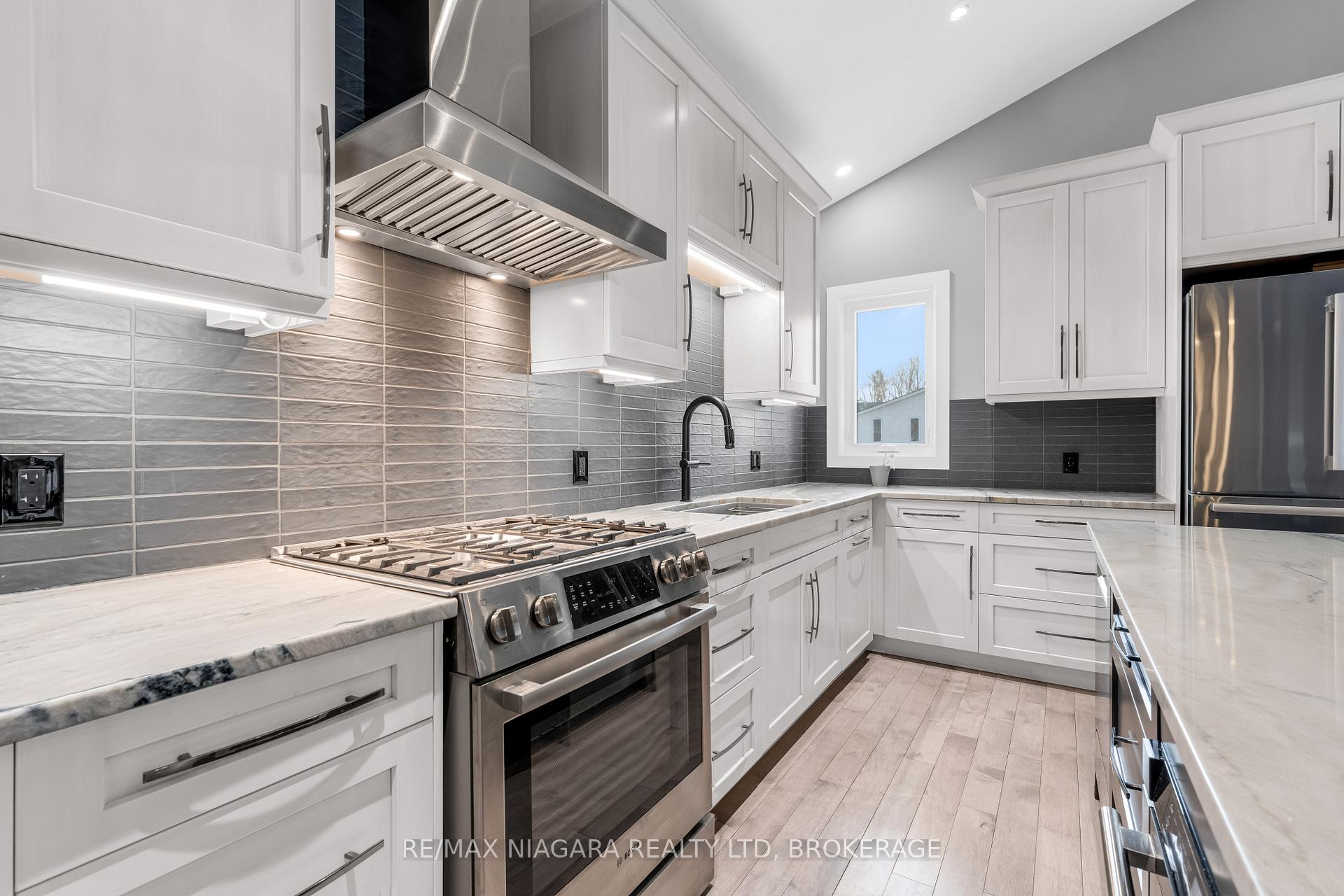 Photo 16 of 5 Heron Pointe Road, Port Colborne, Sugarloaf — HOMEH