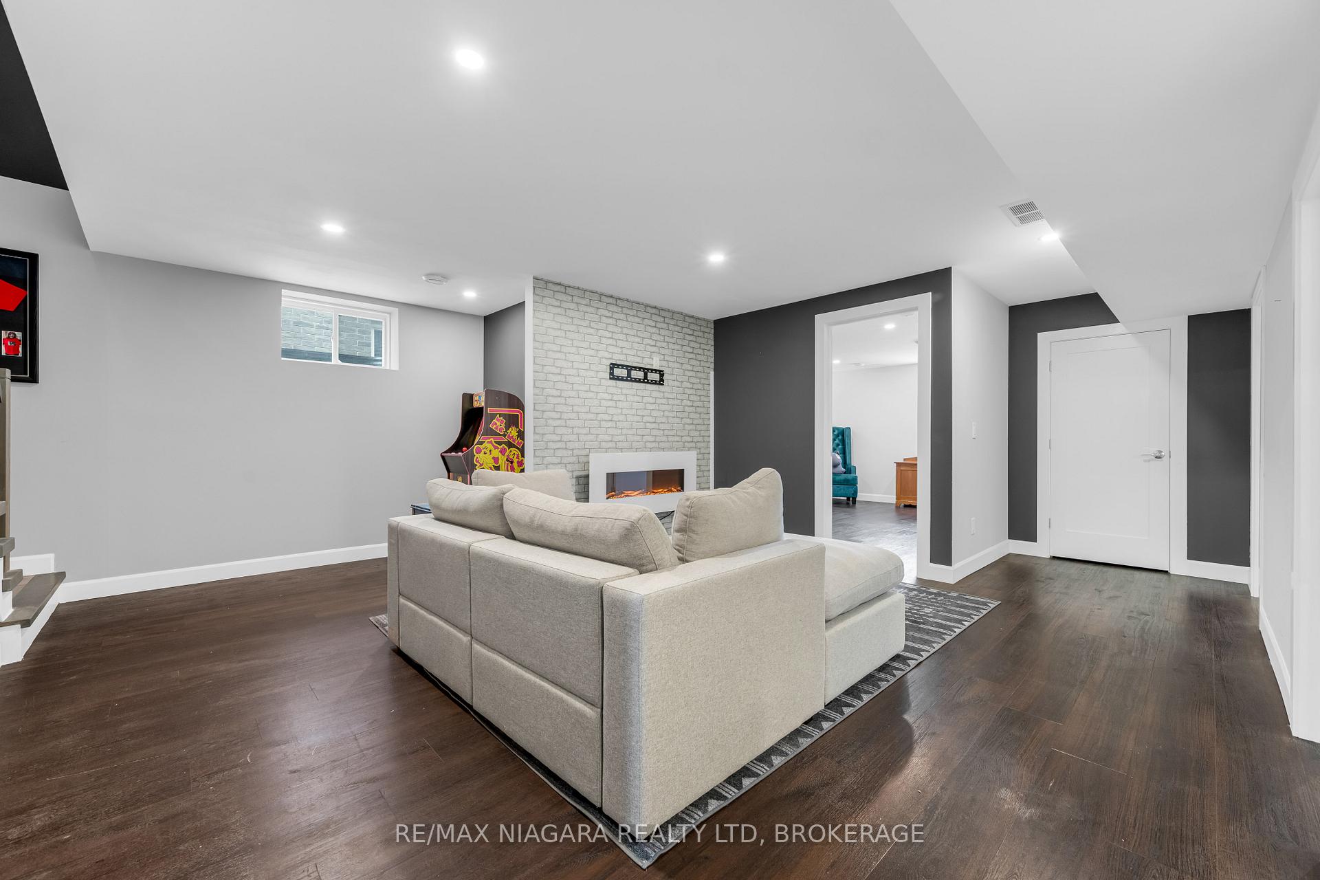 Photo 31 of 5 Heron Pointe Road, Port Colborne, Sugarloaf — HOMEH