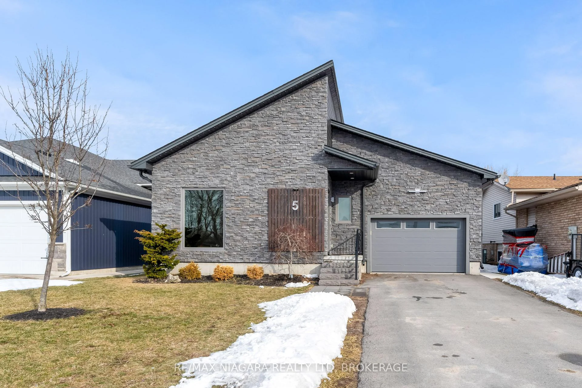 Photo 2 of 5 Heron Pointe Road, Port Colborne, Sugarloaf — HOMEH