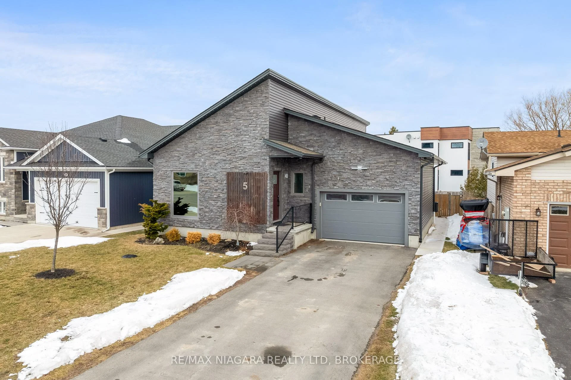 Photo 4 of 5 Heron Pointe Road, Port Colborne, Sugarloaf — HOMEH