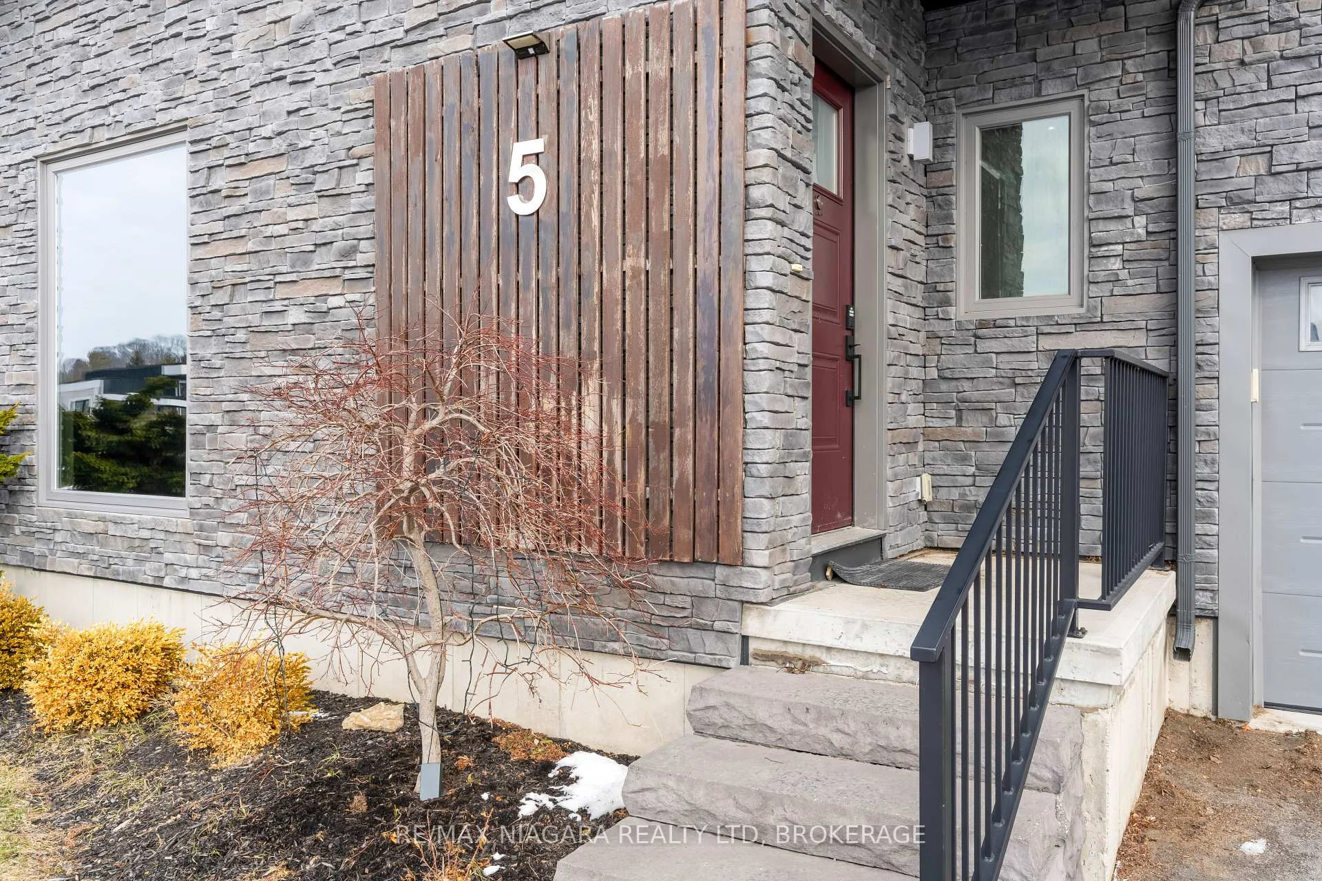 Photo 6 of 5 Heron Pointe Road, Port Colborne, Sugarloaf — HOMEH