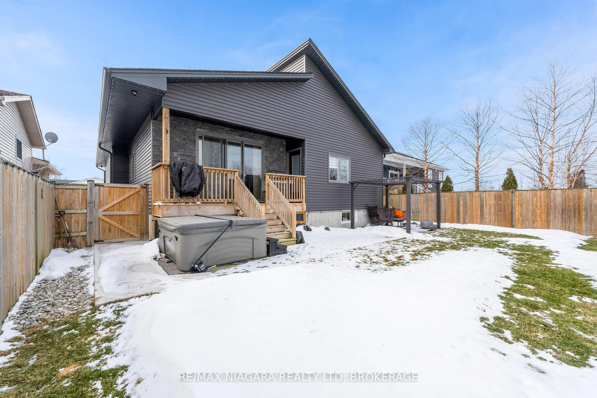 Photo 37 of 5 Heron Pointe Road, Port Colborne, Sugarloaf — HOMEH