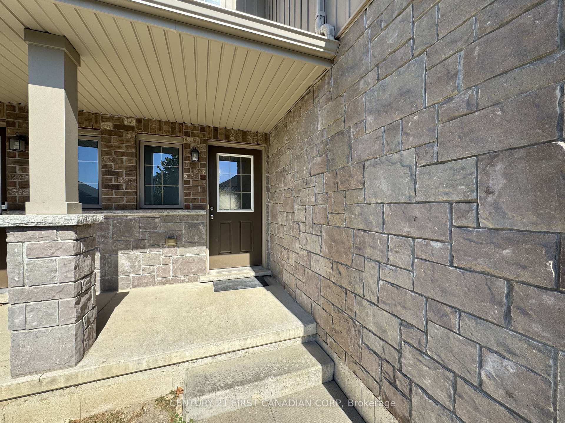 Photo 2 of 3186 Singleton Avenue, London, South W — HOMEH