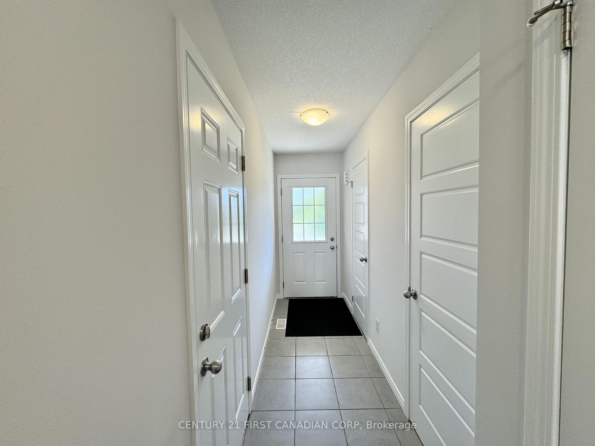 Photo 3 of 3186 Singleton Avenue, London, South W — HOMEH