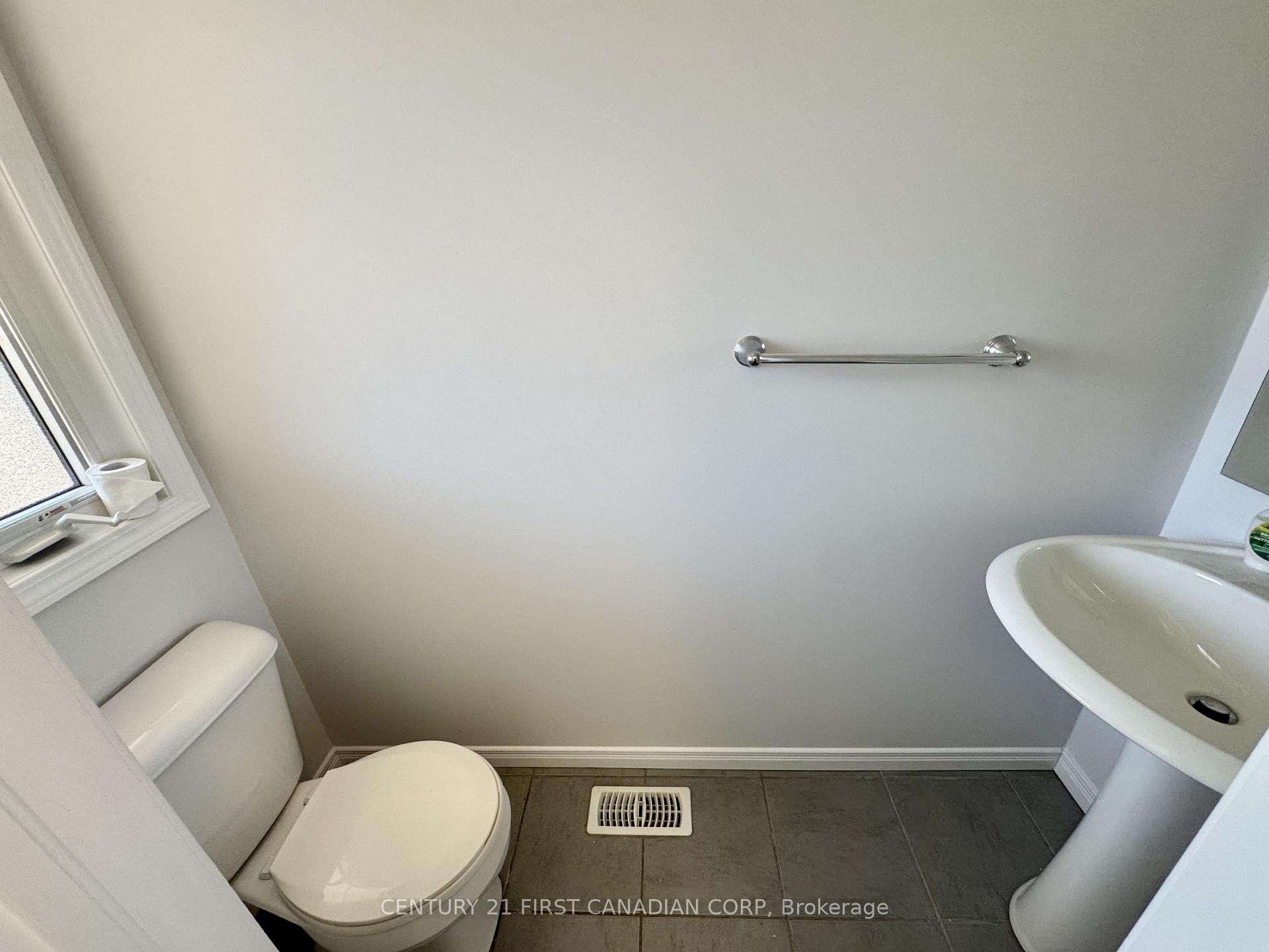 Photo 11 of 3186 Singleton Avenue, London, South W — HOMEH