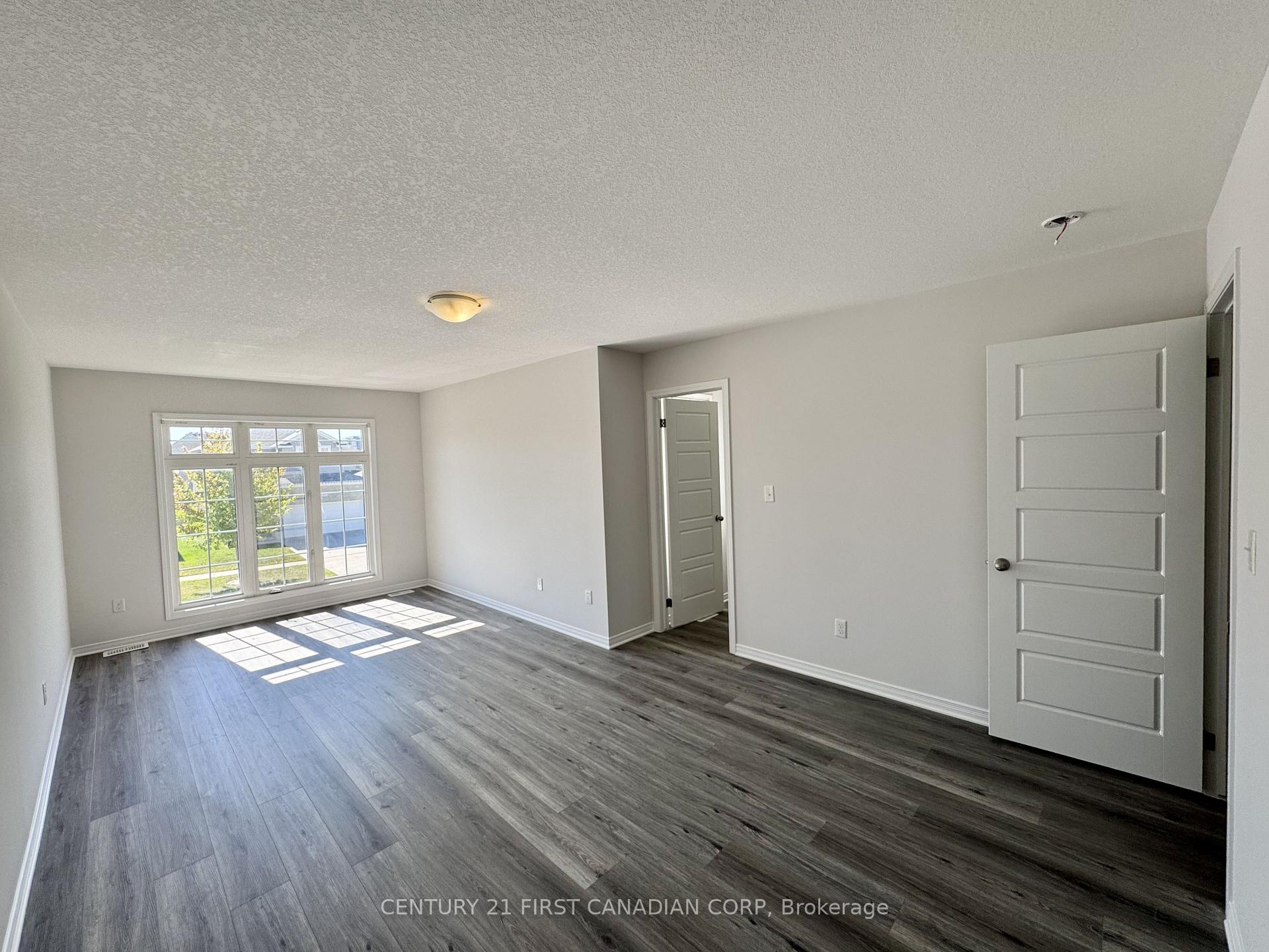 Photo 13 of 3186 Singleton Avenue, London, South W — HOMEH