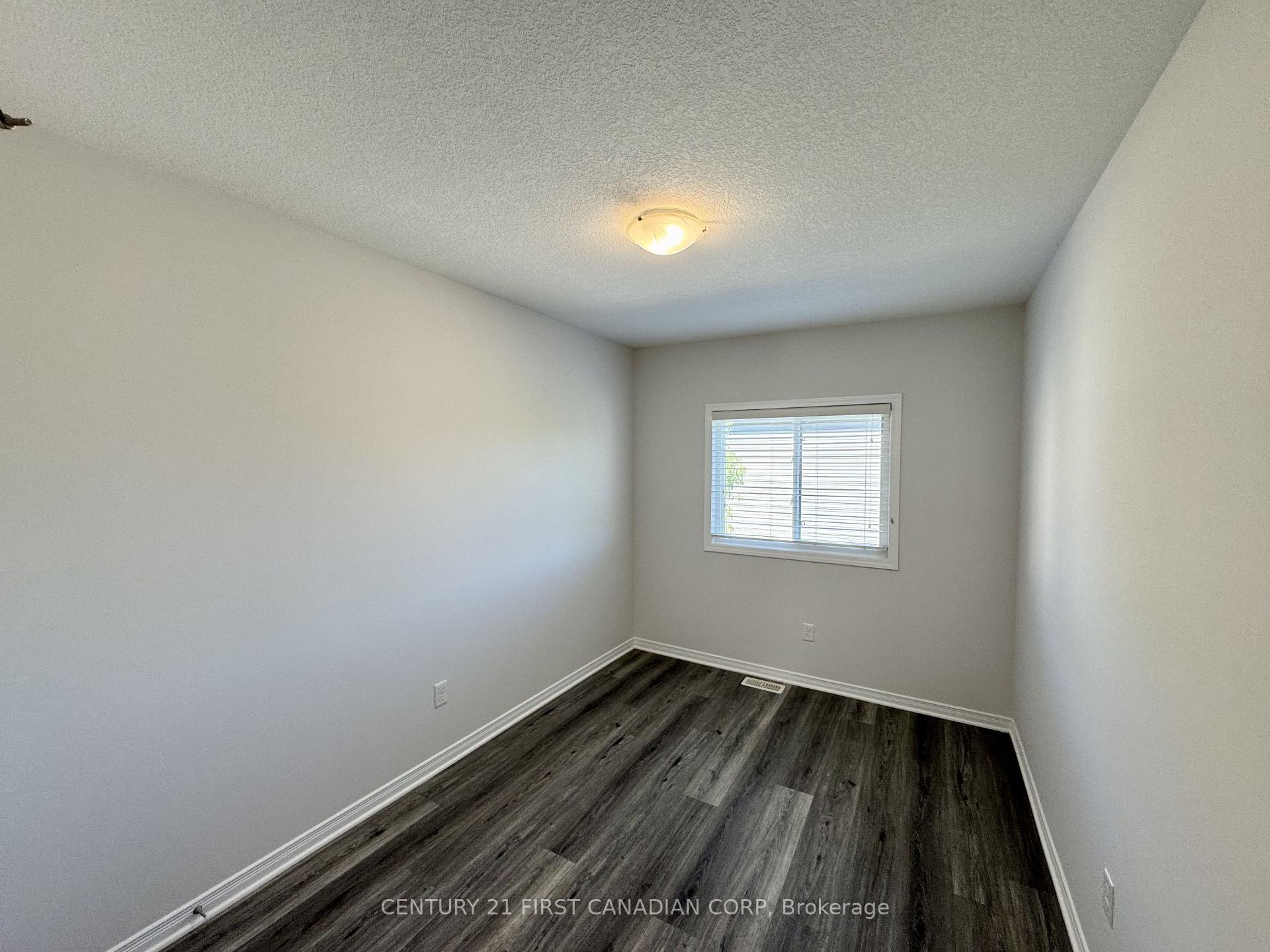 Photo 19 of 3186 Singleton Avenue, London, South W — HOMEH