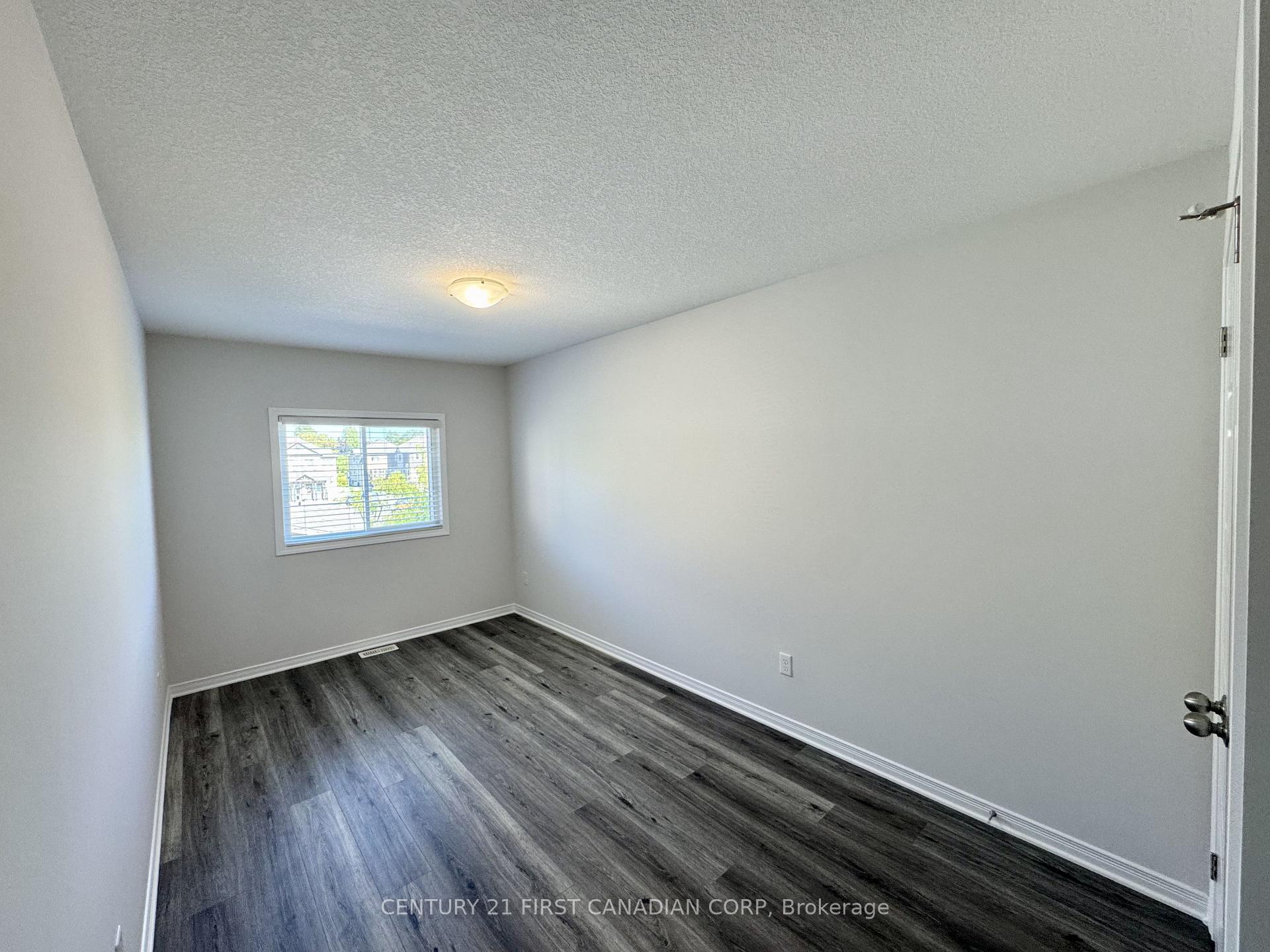 Photo 21 of 3186 Singleton Avenue, London, South W — HOMEH