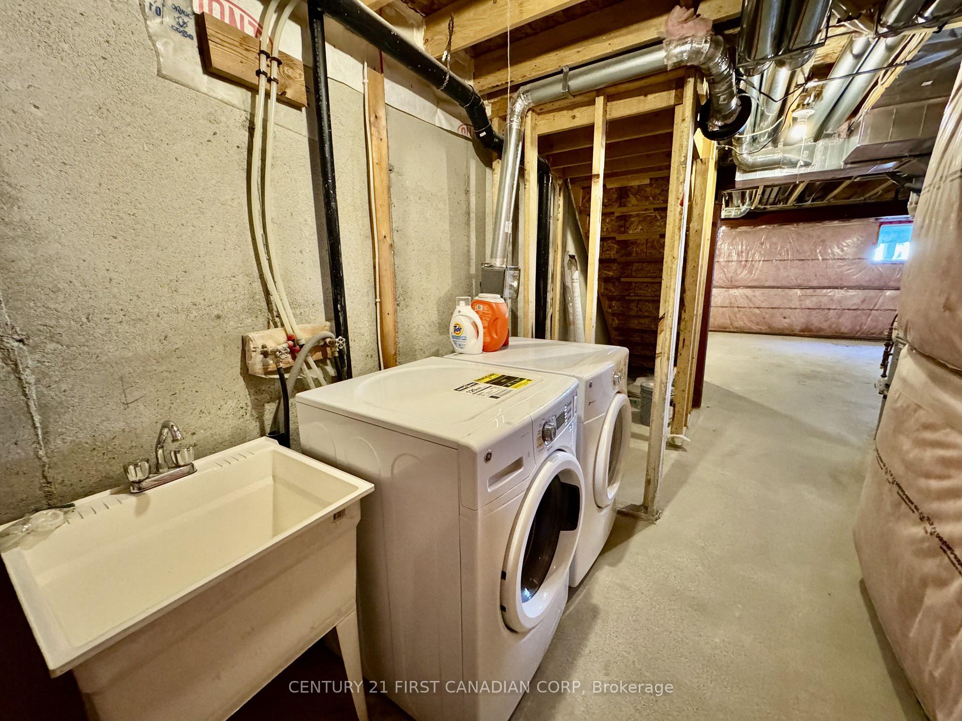Photo 25 of 3186 Singleton Avenue, London, South W — HOMEH