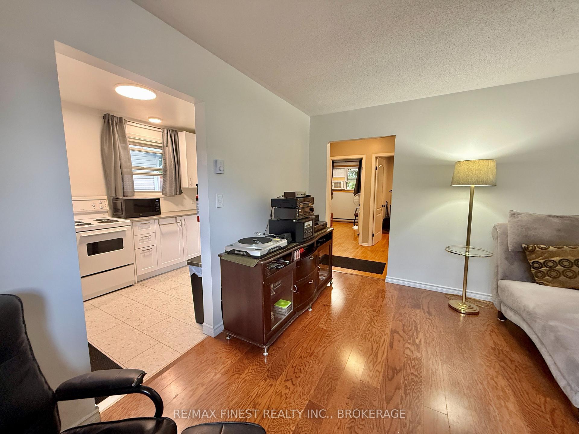 Photo 5 of 102 Chatham Street, Kingston, East of Sir John A. Blvd — HOMEH