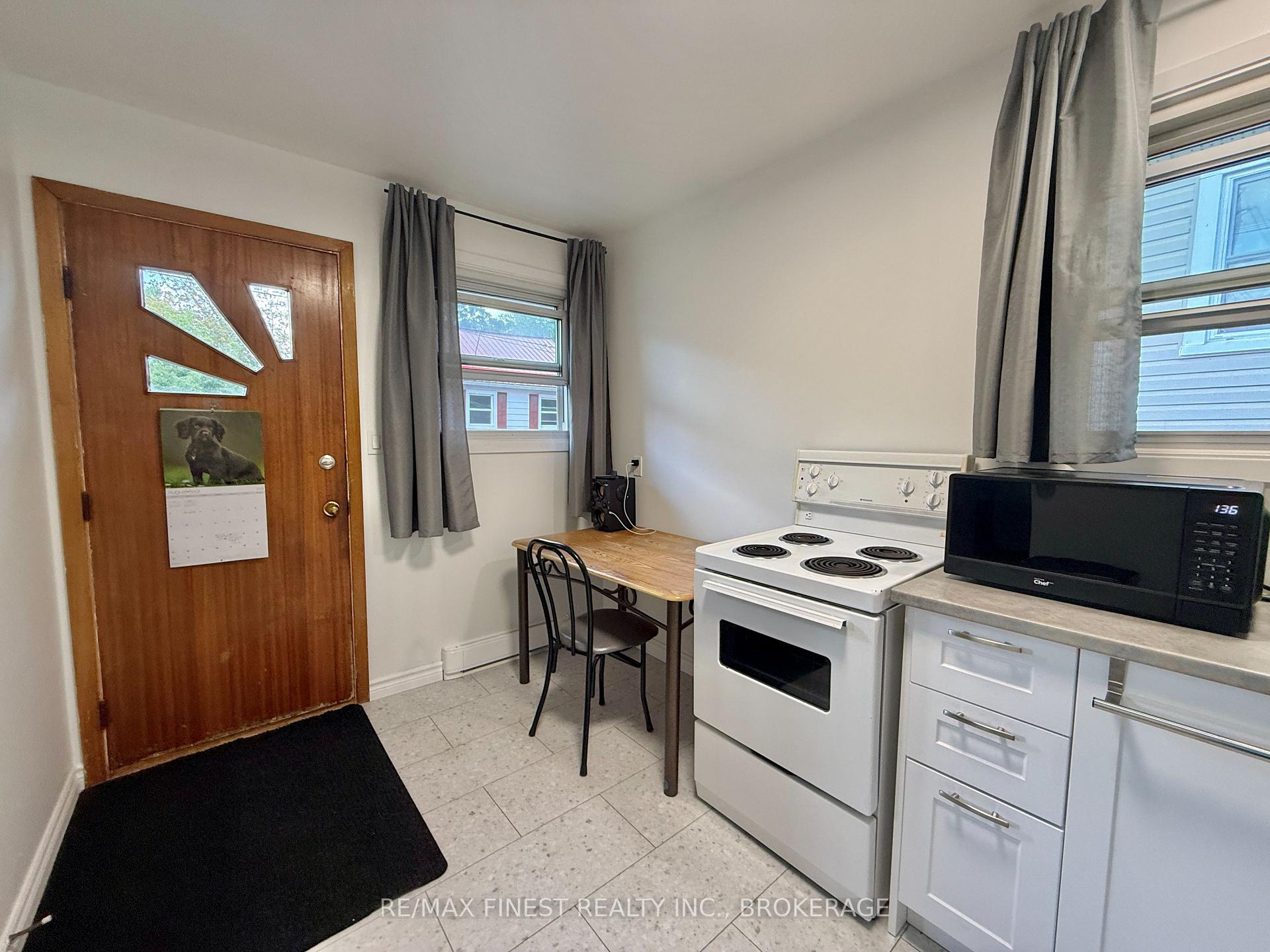 Photo 9 of 102 Chatham Street, Kingston, East of Sir John A. Blvd — HOMEH