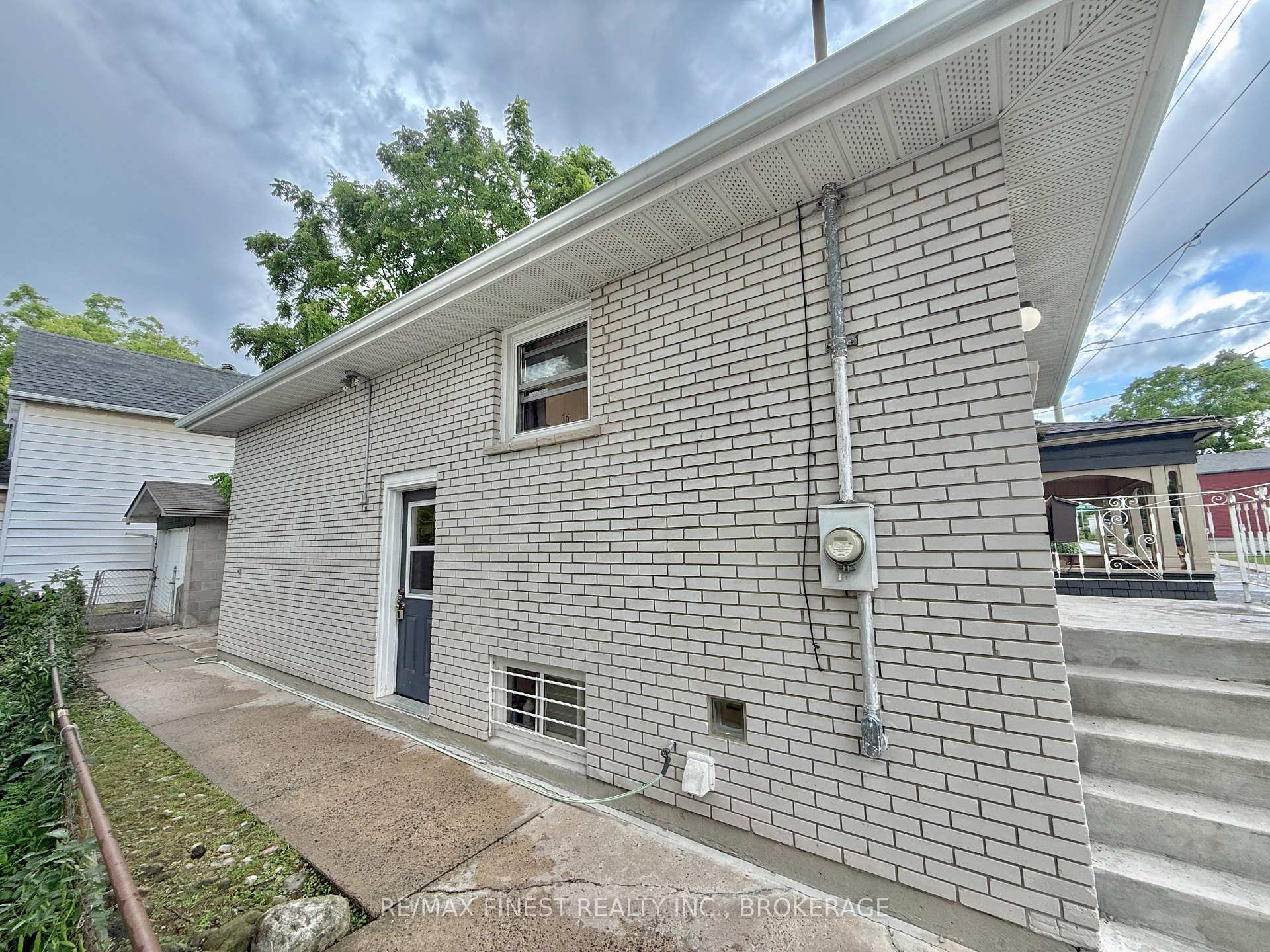 Photo 17 of 102 Chatham Street, Kingston, East of Sir John A. Blvd — HOMEH