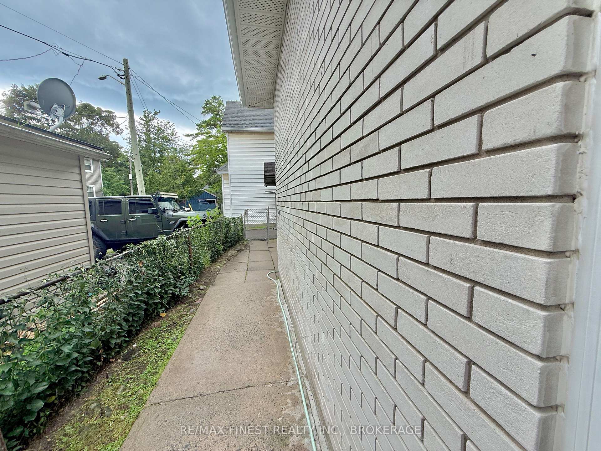 Photo 29 of 102 Chatham Street, Kingston, East of Sir John A. Blvd — HOMEH