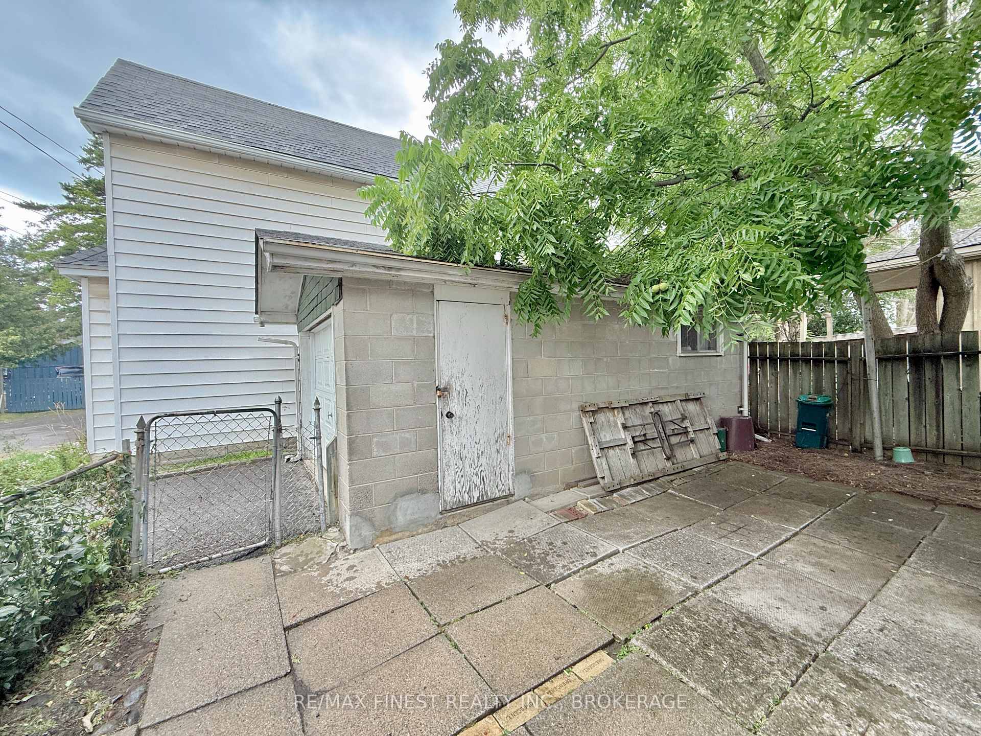Photo 30 of 102 Chatham Street, Kingston, East of Sir John A. Blvd — HOMEH