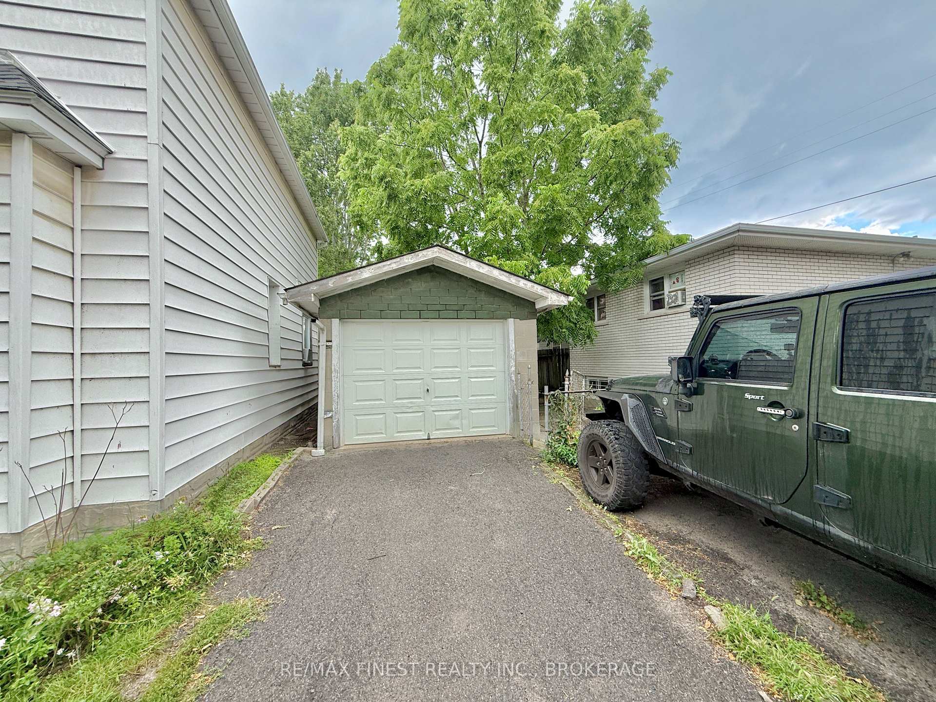 Photo 31 of 102 Chatham Street, Kingston, East of Sir John A. Blvd — HOMEH