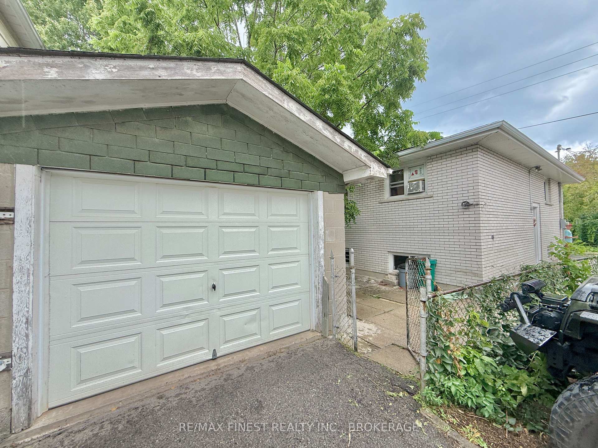 Photo 32 of 102 Chatham Street, Kingston, East of Sir John A. Blvd — HOMEH