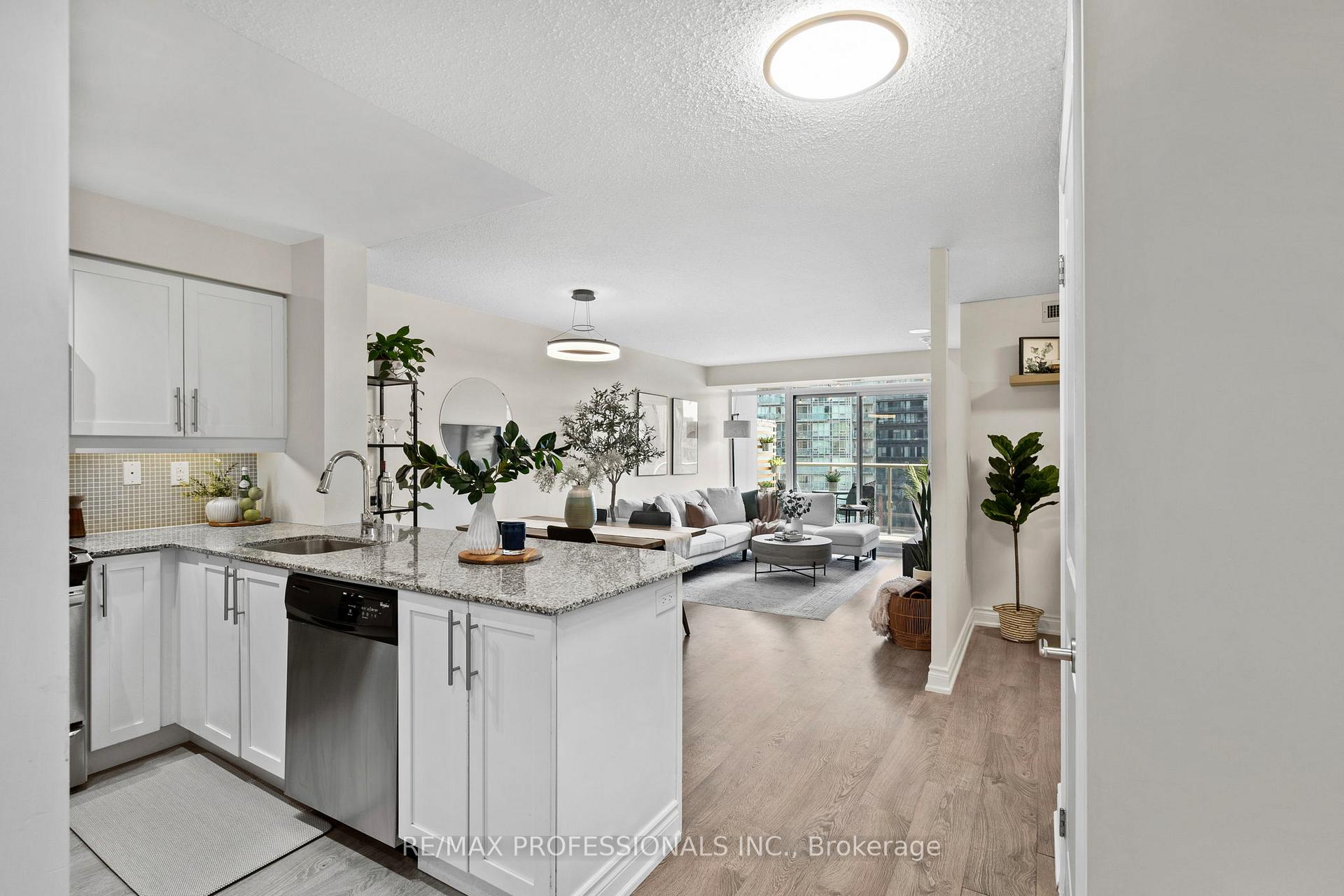 Photo 5 of Unit 909, 125 Western Battery Road, Toronto, Niagara — HOMEH