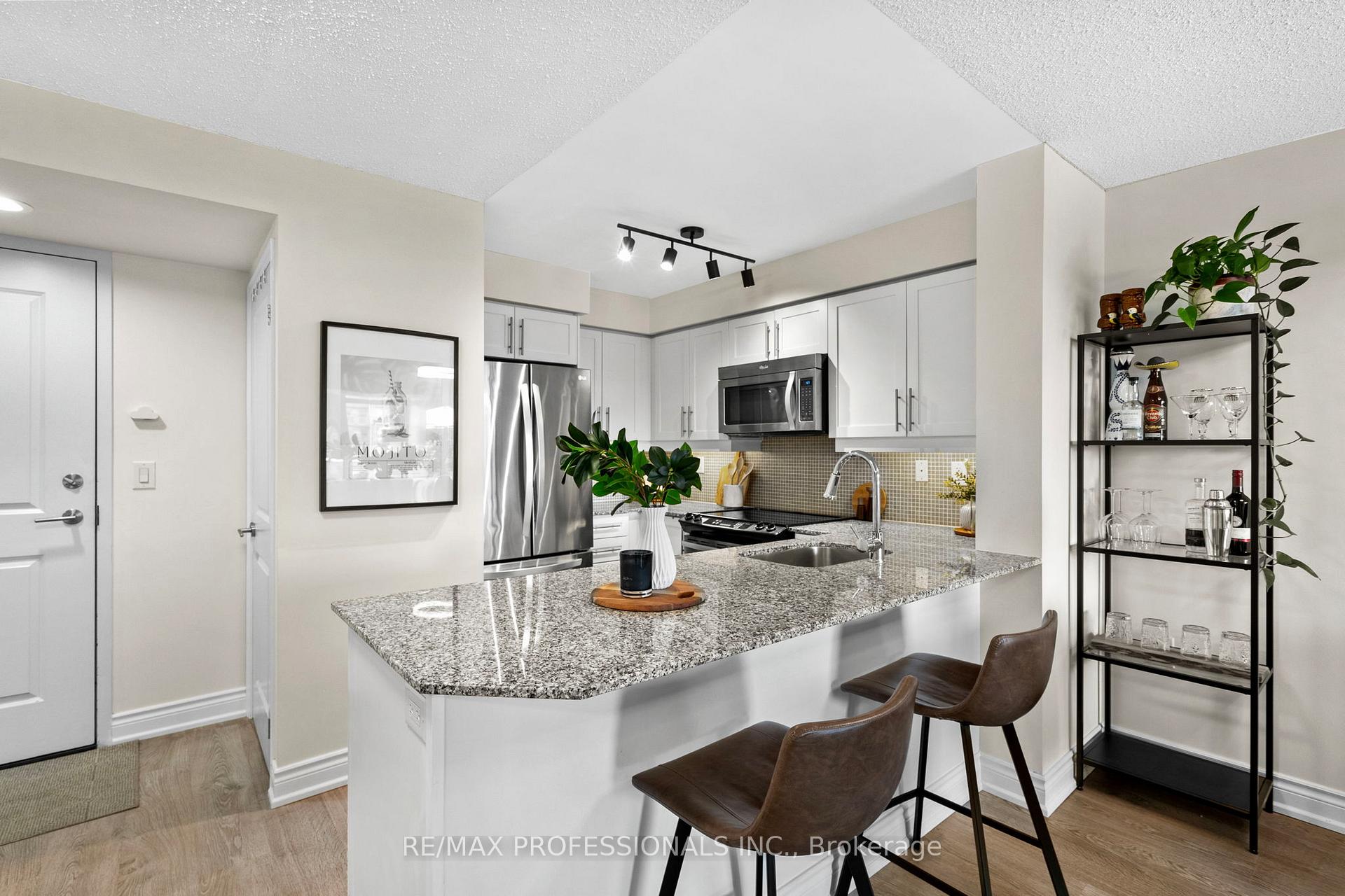 Photo 6 of Unit 909, 125 Western Battery Road, Toronto, Niagara — HOMEH