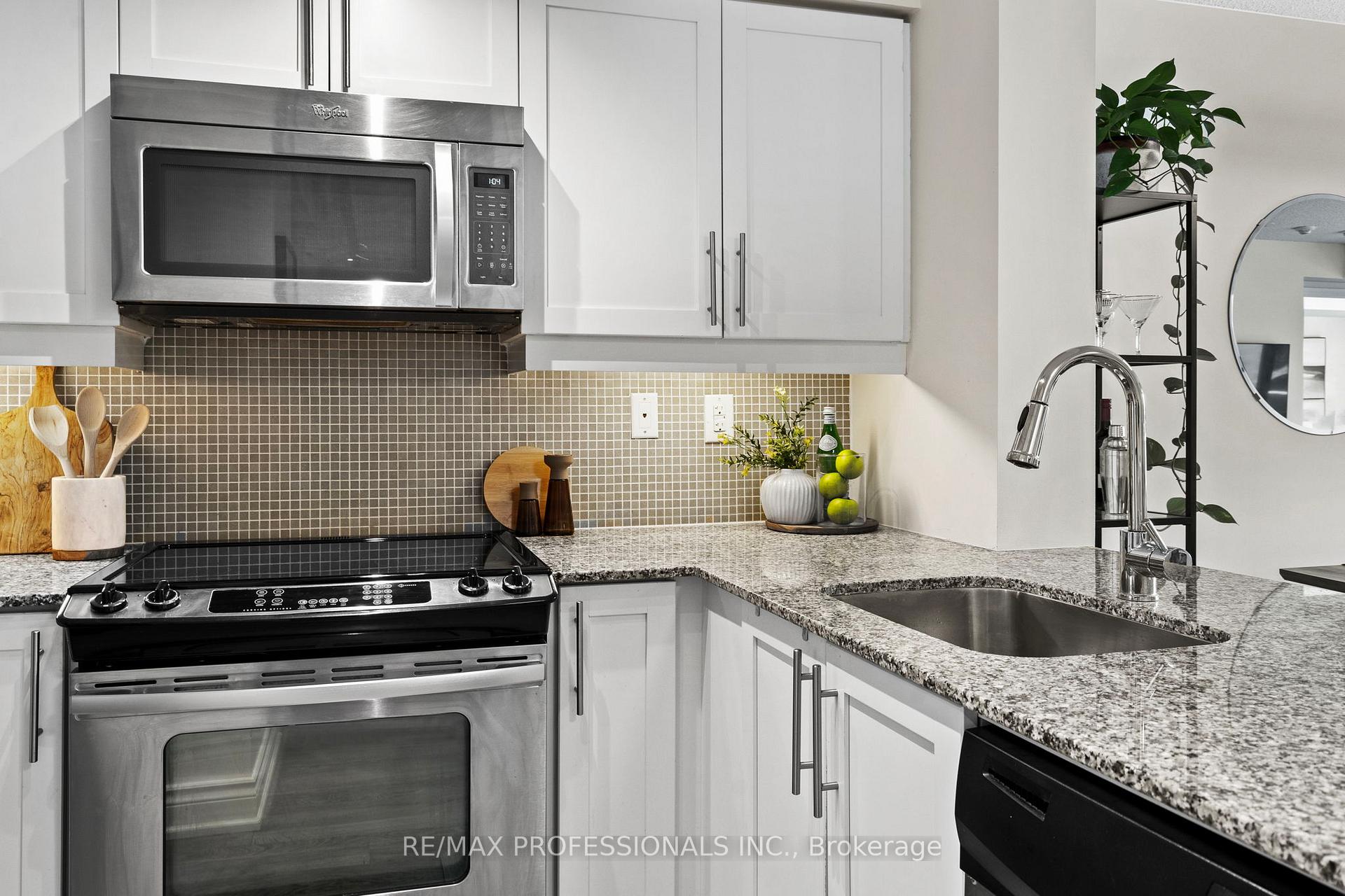 Photo 7 of Unit 909, 125 Western Battery Road, Toronto, Niagara — HOMEH