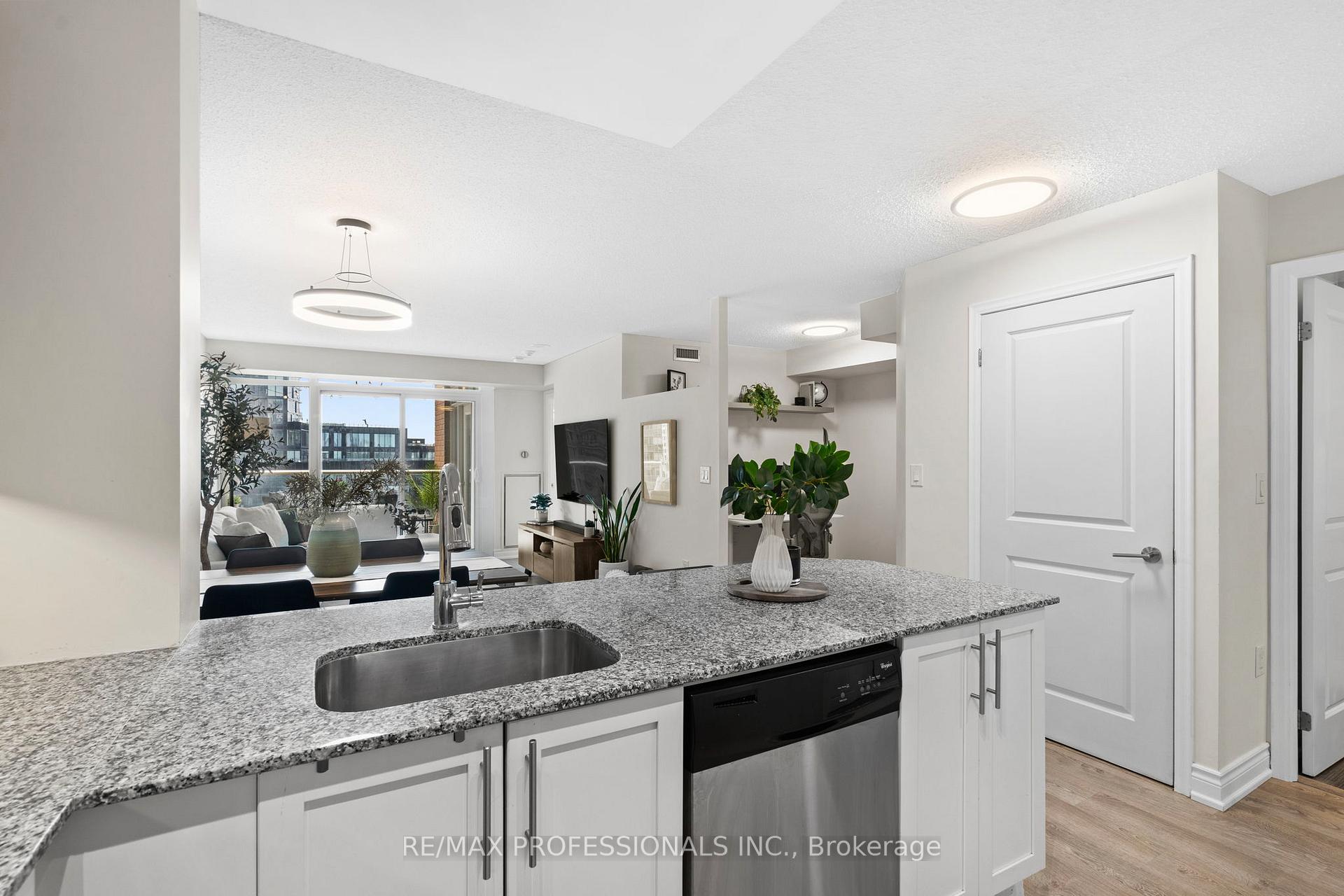 Photo 8 of Unit 909, 125 Western Battery Road, Toronto, Niagara — HOMEH