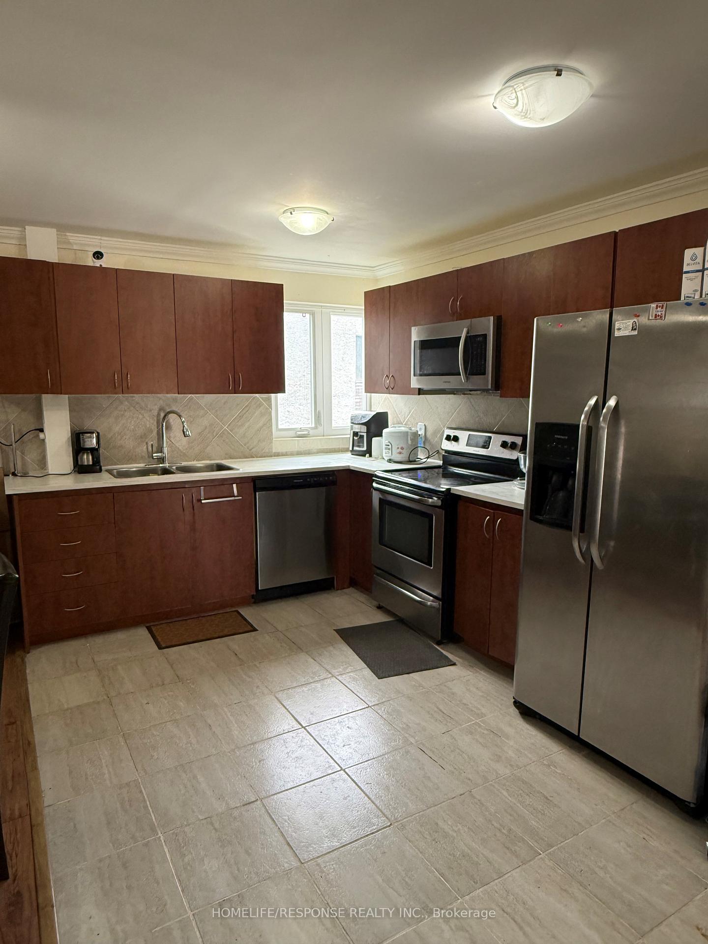 Photo 3 of Unit 158, 1055 Dundas Street E, Mississauga, Applewood — HOMEH