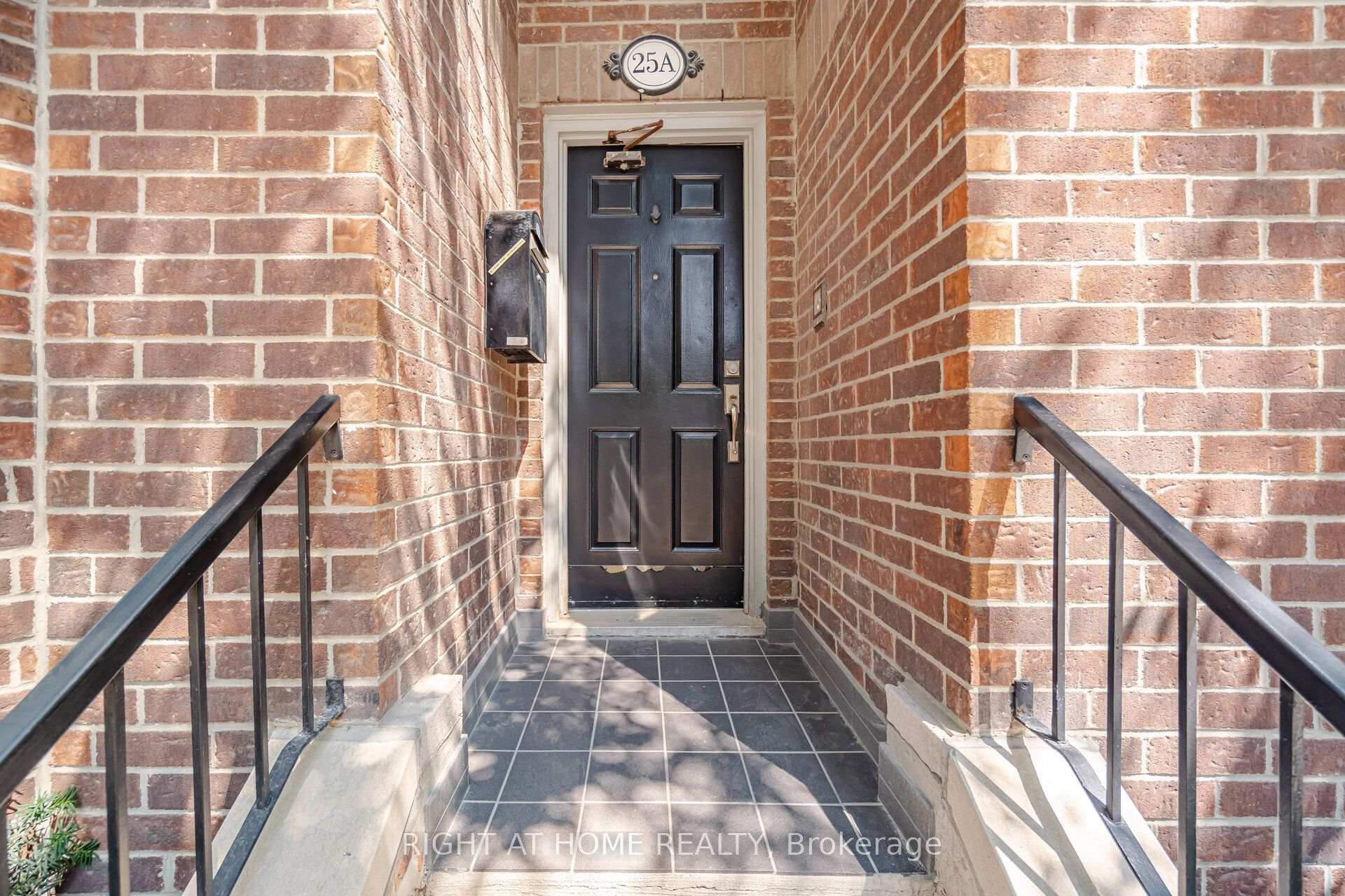 Photo 2 of 25A Shaw Street, Toronto, Niagara — HOMEH