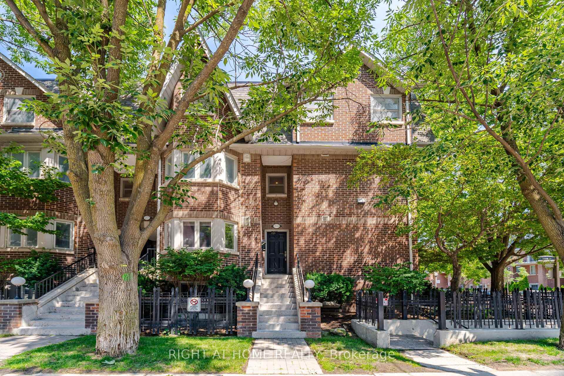 Photo 3 of 25A Shaw Street, Toronto, Niagara — HOMEH