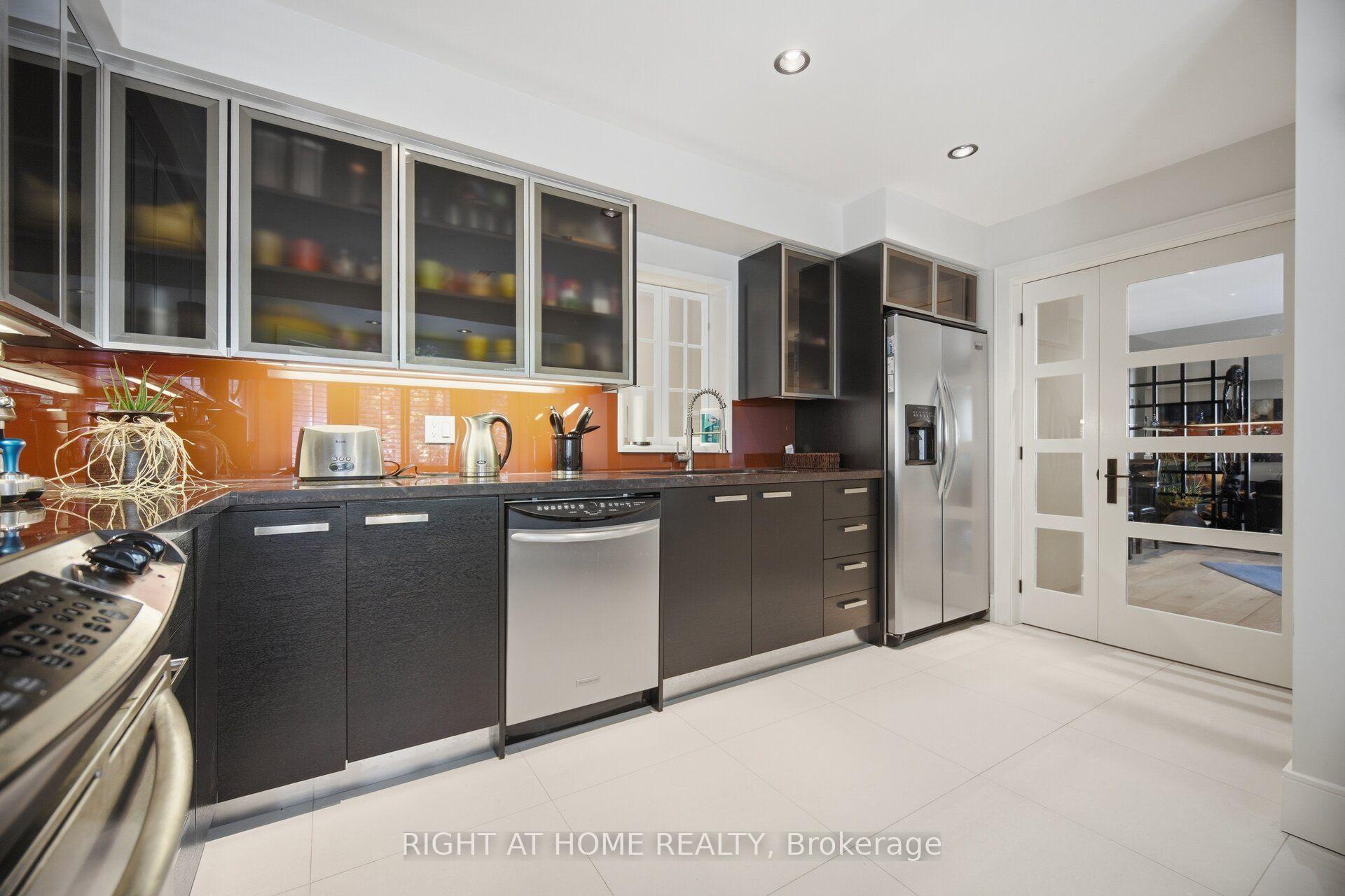 Photo 4 of 25A Shaw Street, Toronto, Niagara — HOMEH