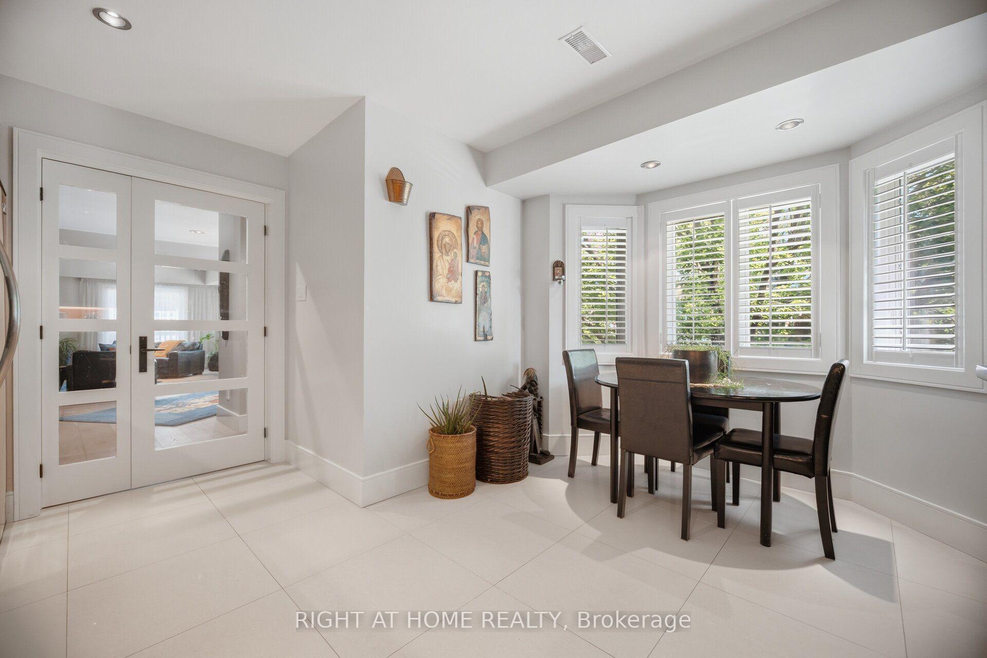 Photo 5 of 25A Shaw Street, Toronto, Niagara — HOMEH